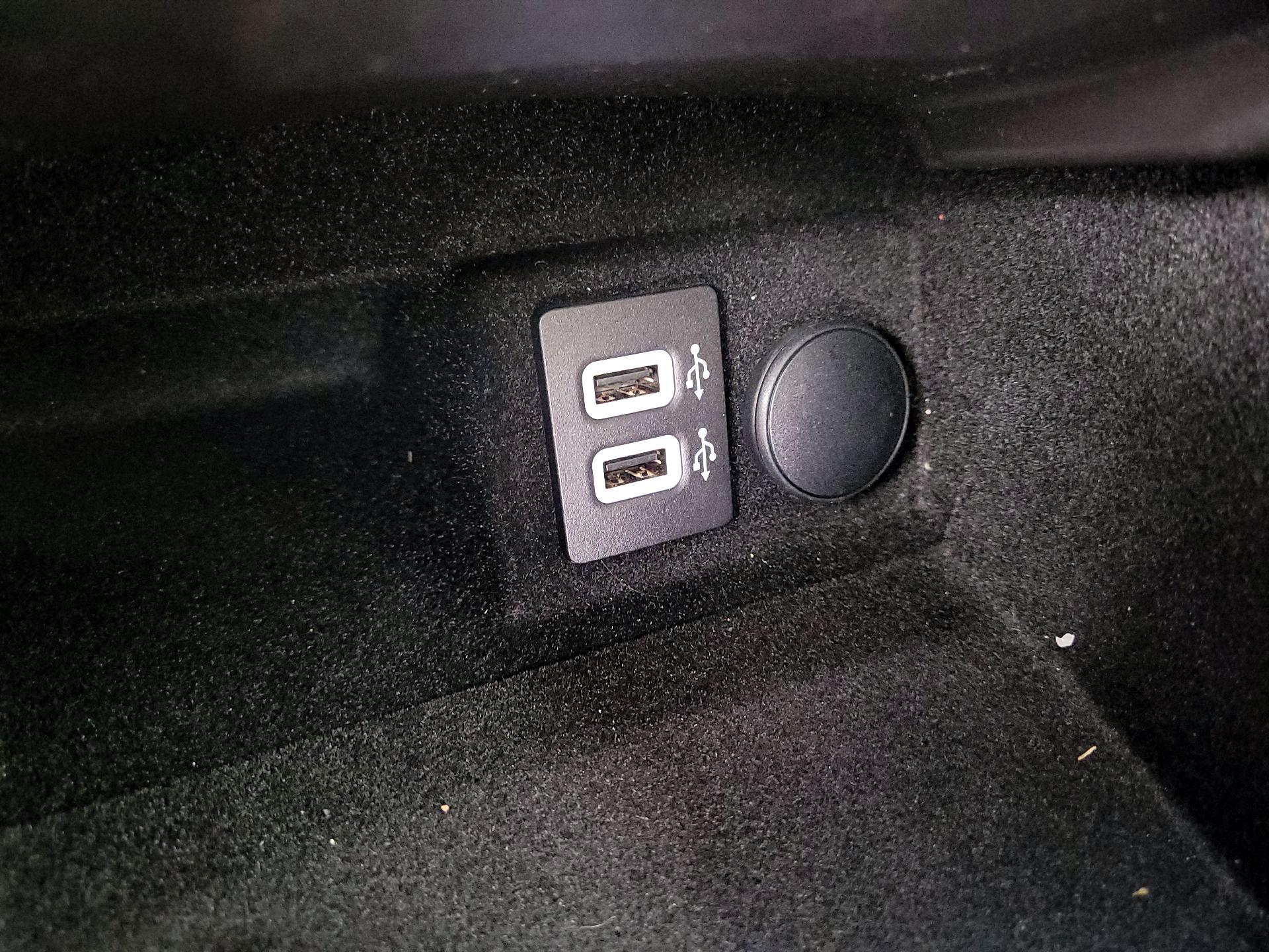 Thumbnail: 2018 Lincoln Continental - 19