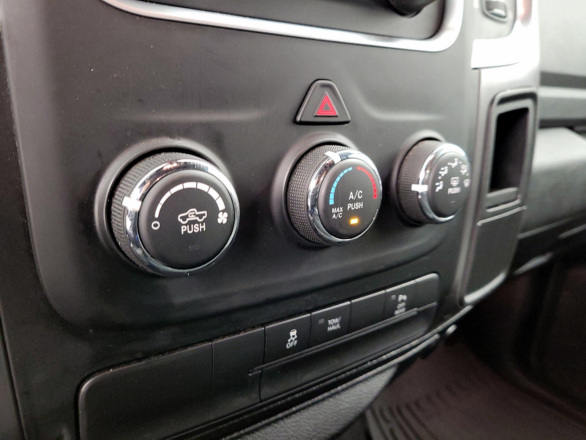 Thumbnail: 2021 RAM 1500 Classic - 16