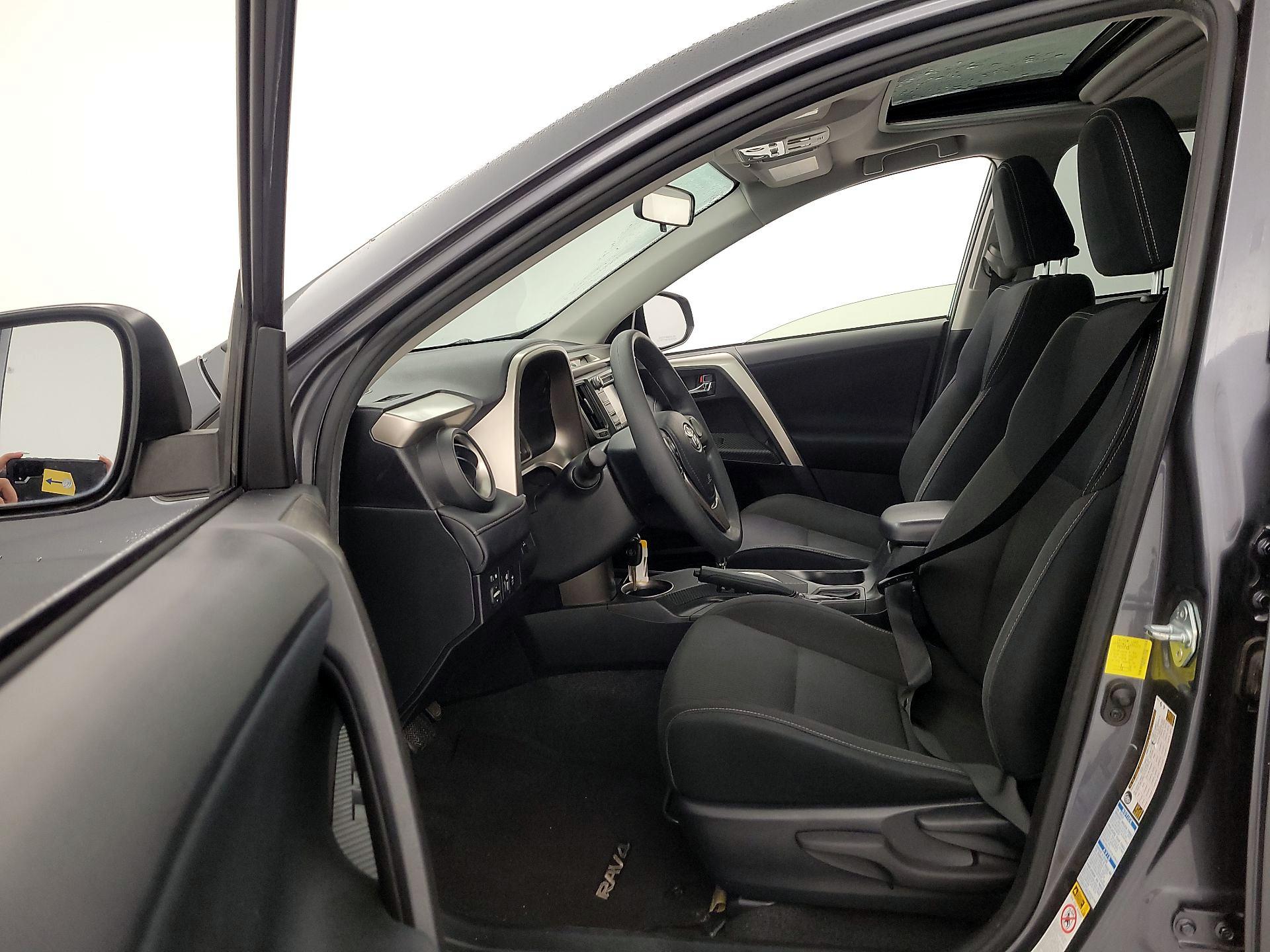 Thumbnail: 2015 Toyota RAV4 - 11