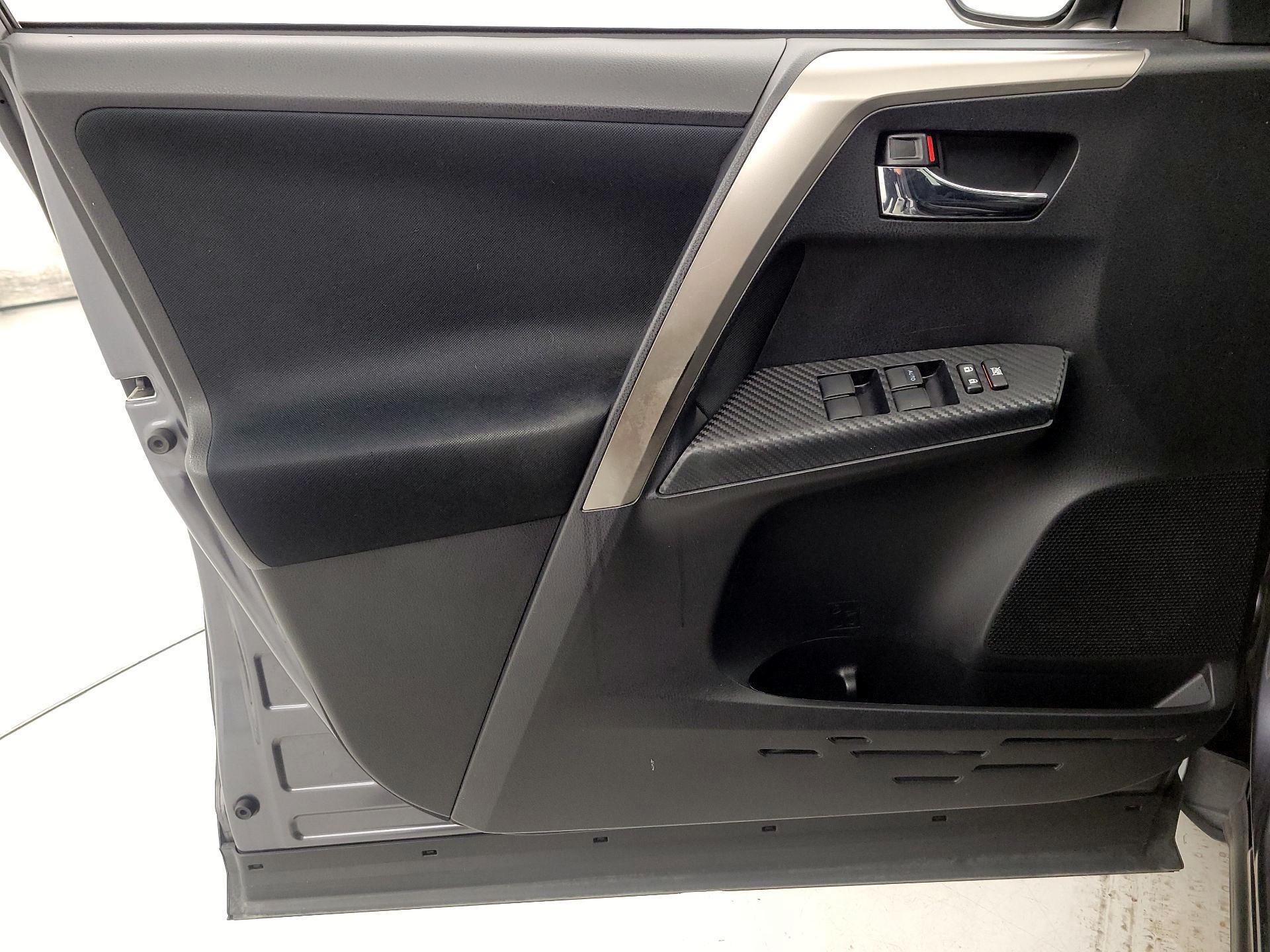 Thumbnail: 2015 Toyota RAV4 - 12