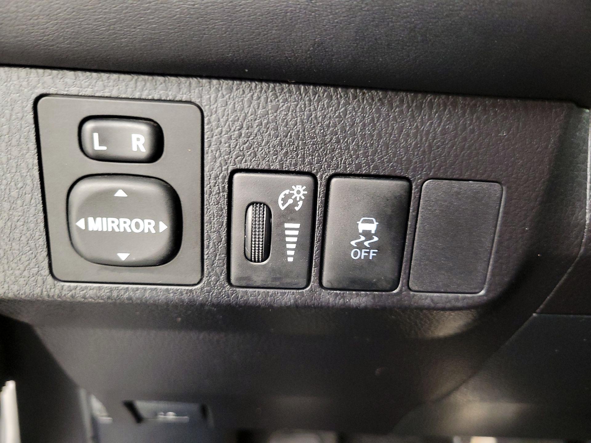 Thumbnail: 2015 Toyota RAV4 - 13