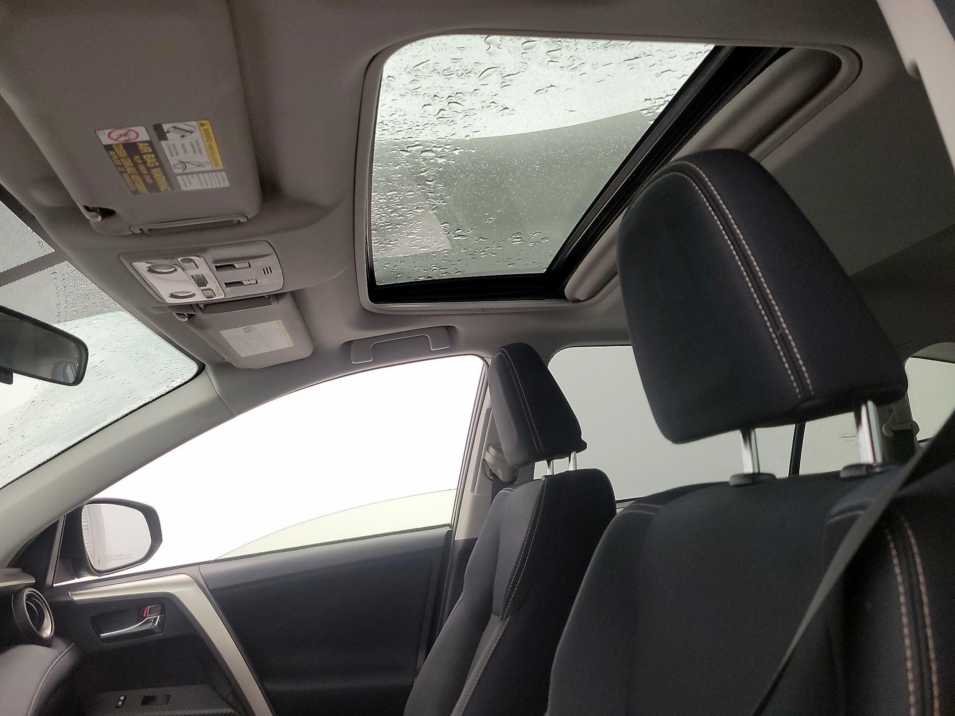 Thumbnail: 2015 Toyota RAV4 - 19