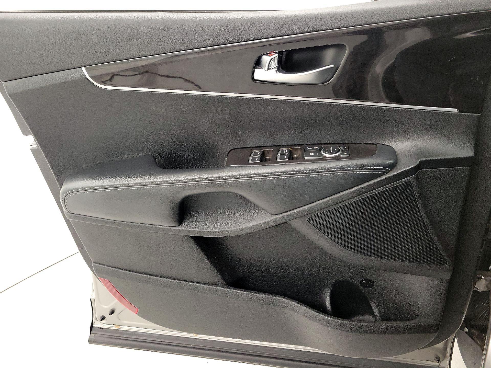 Thumbnail: 2017 Kia Sorento - 12