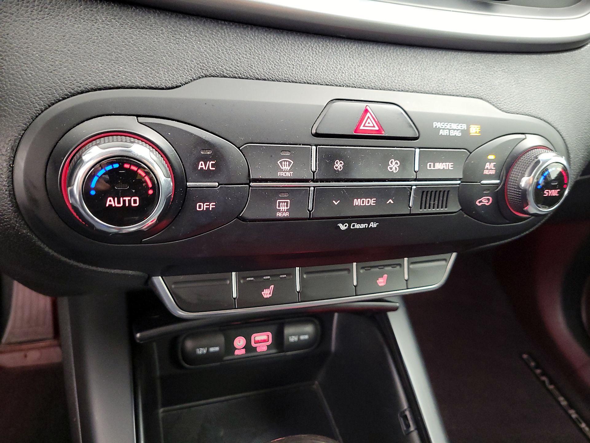 Thumbnail: 2017 Kia Sorento - 16