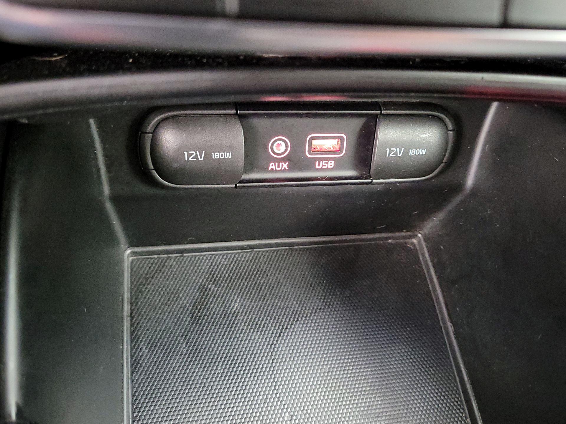 Thumbnail: 2017 Kia Sorento - 18