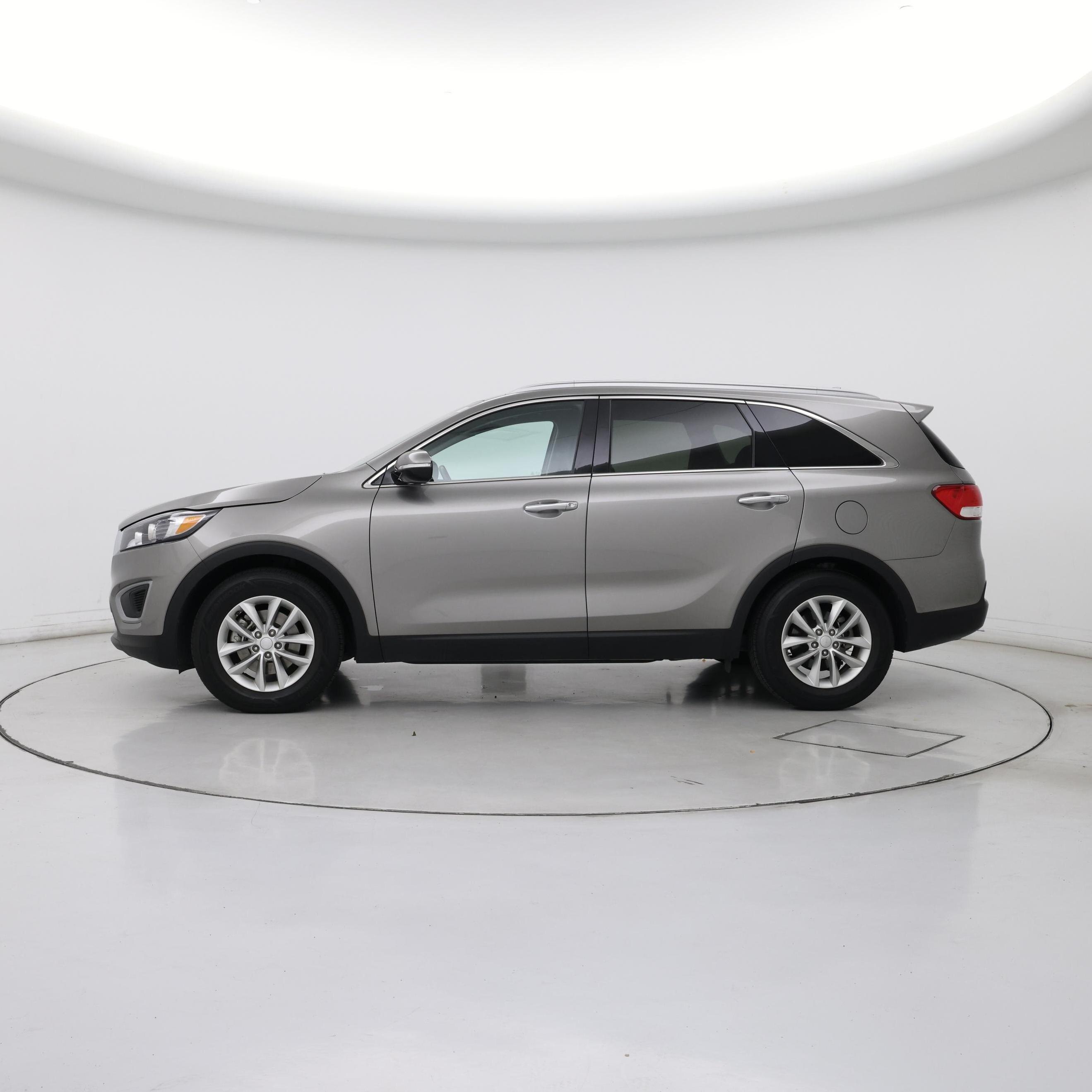 Thumbnail: 2017 Kia Sorento - 3