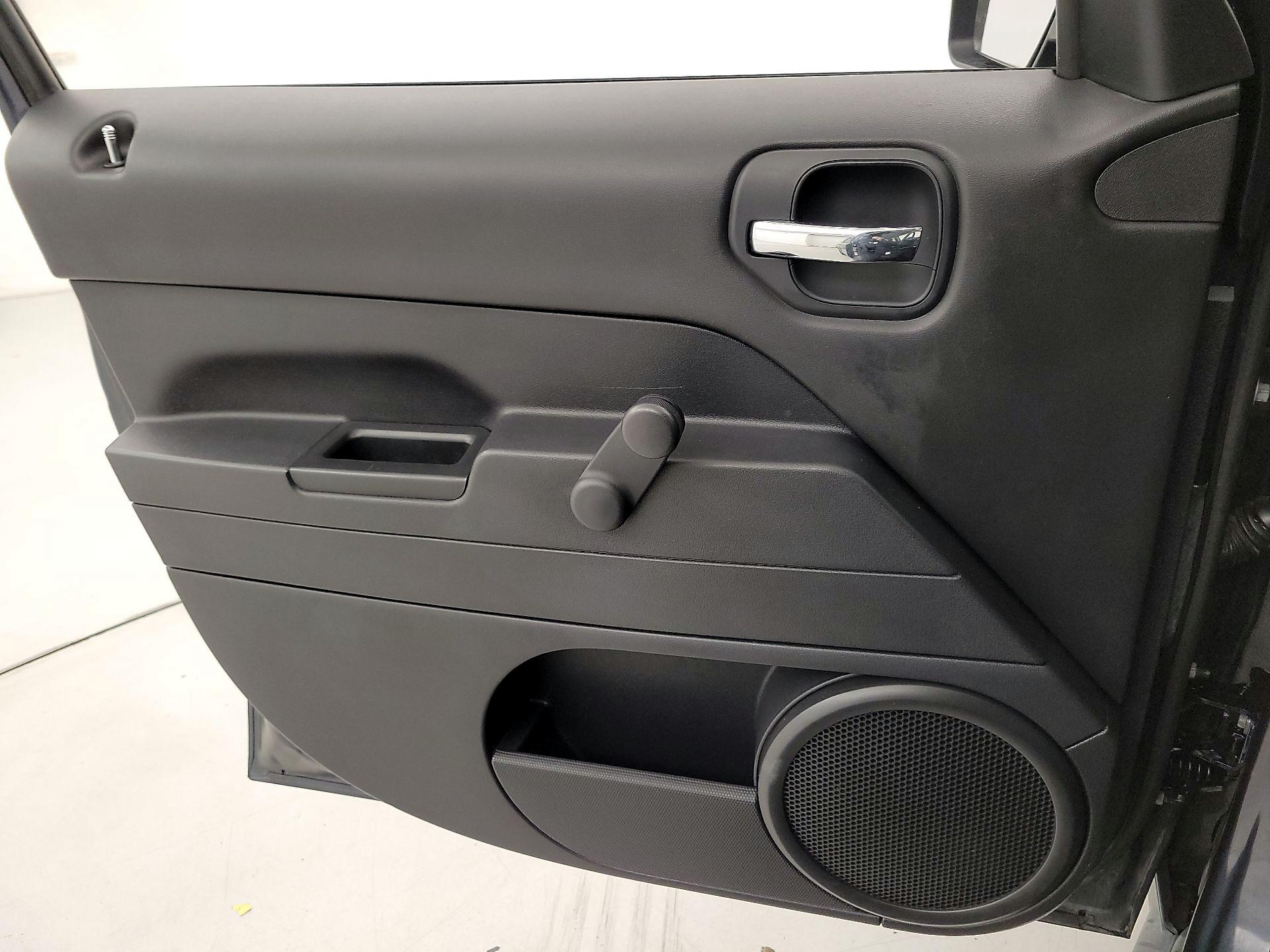 Thumbnail: 2015 Jeep Patriot - 12