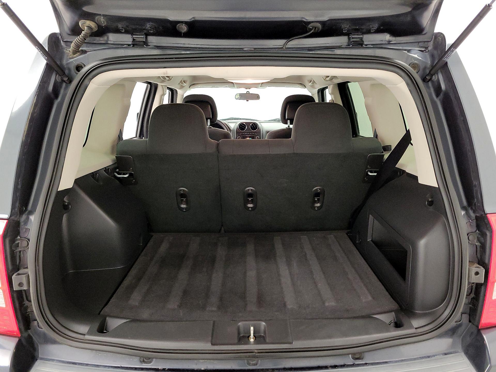 Thumbnail: 2015 Jeep Patriot - 18