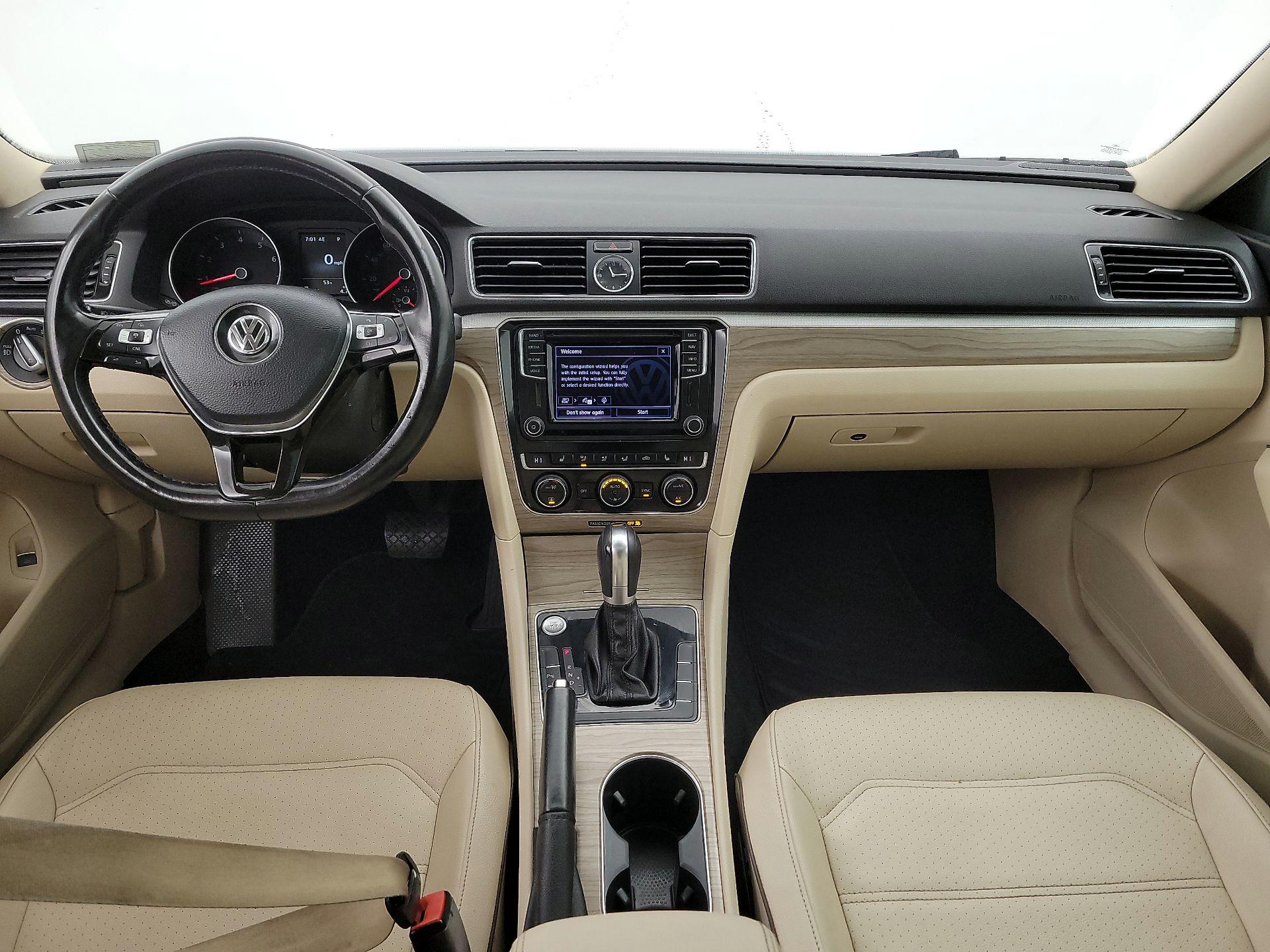 Thumbnail: 2017 Volkswagen Passat - 9