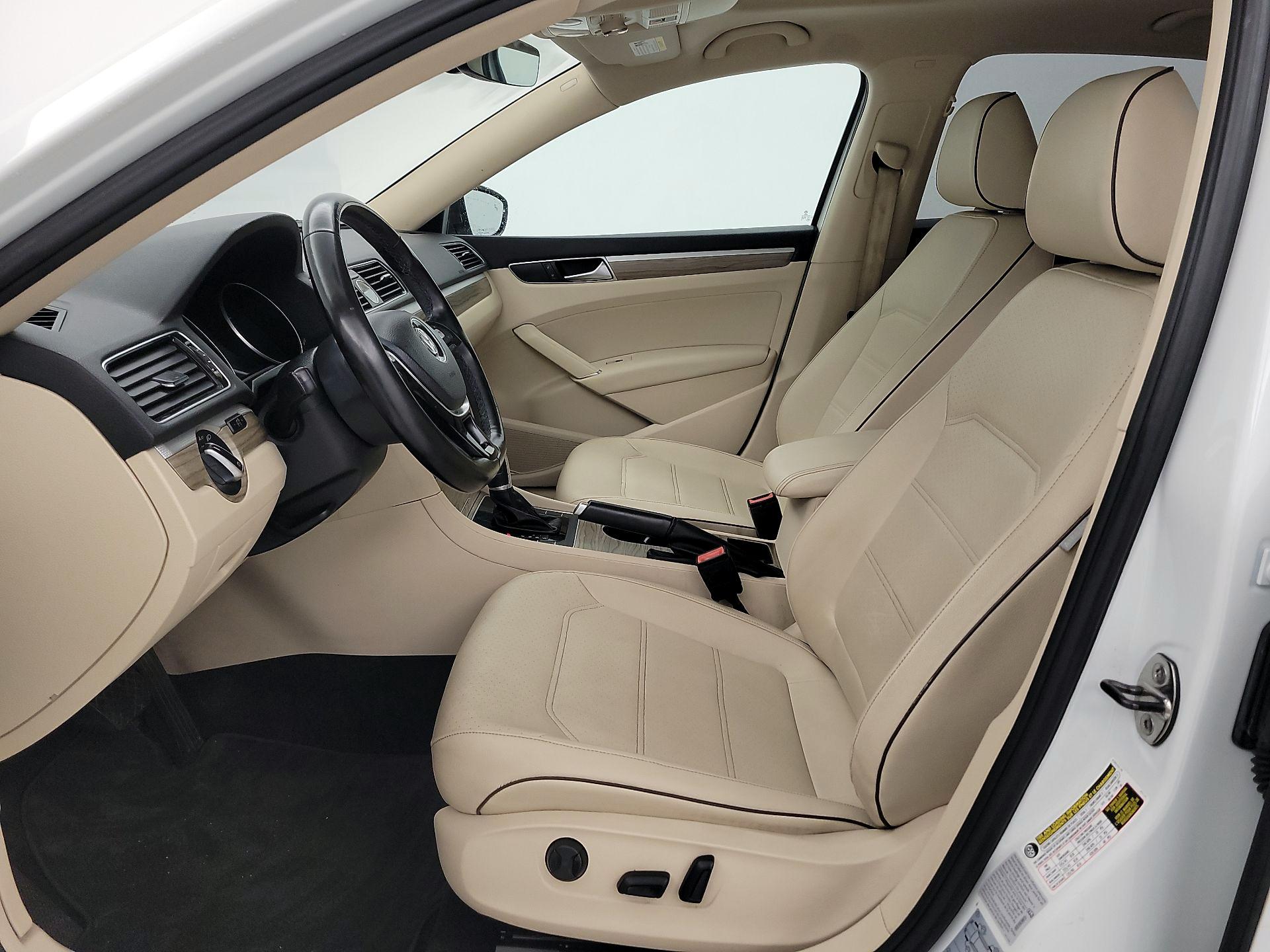 Thumbnail: 2017 Volkswagen Passat - 11