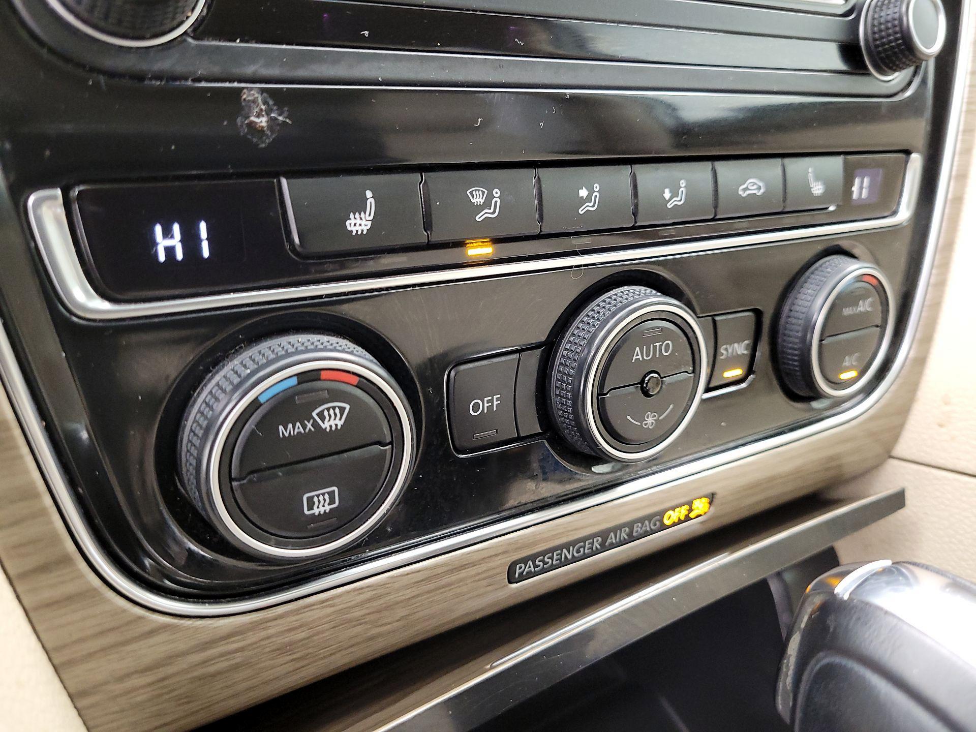 Thumbnail: 2017 Volkswagen Passat - 17