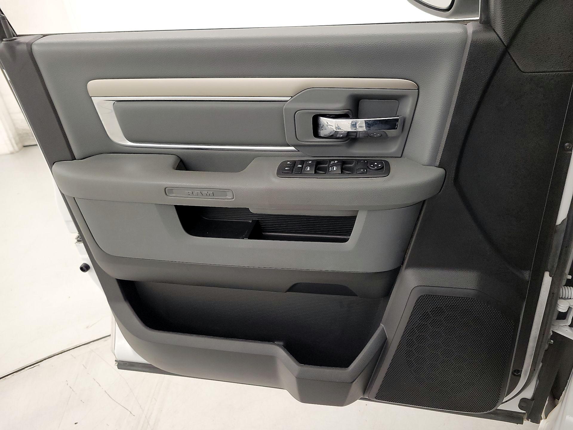 Thumbnail: 2019 RAM 1500 Classic - 12