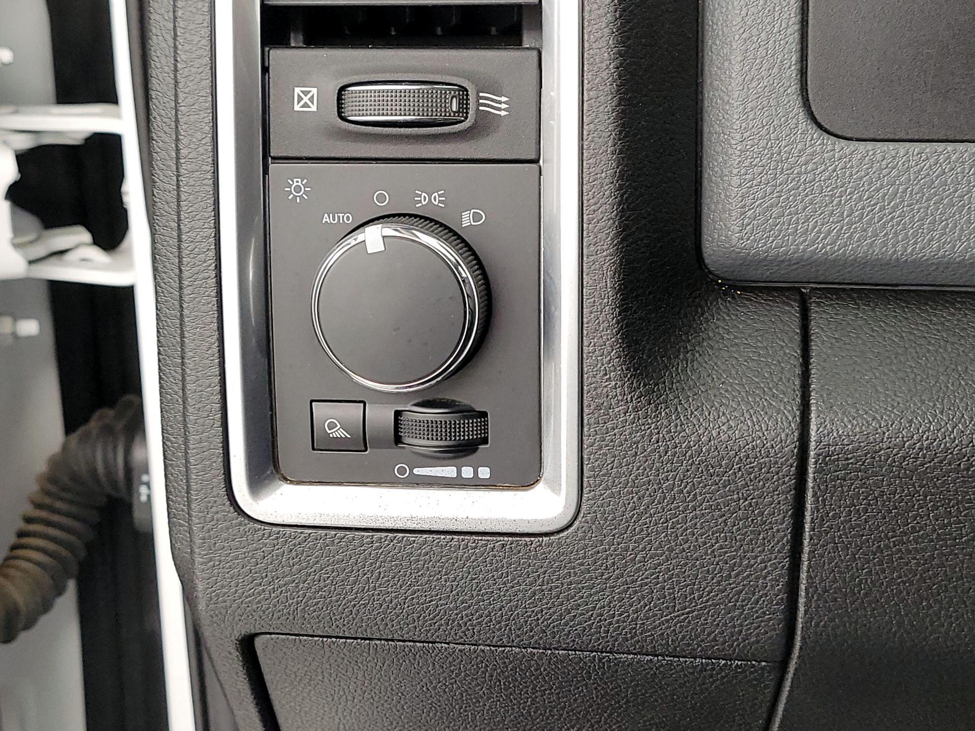 Thumbnail: 2019 RAM 1500 Classic - 13