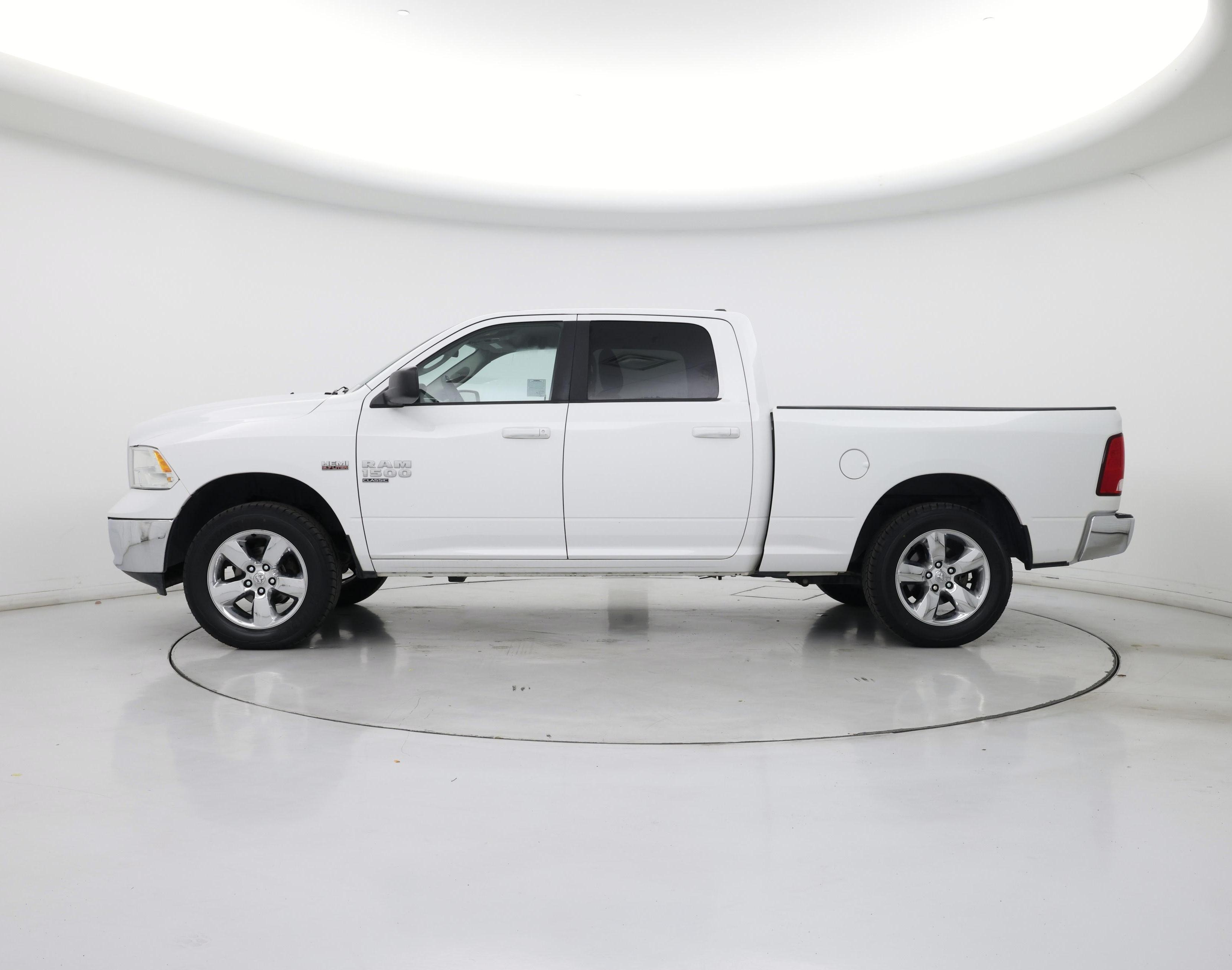 Thumbnail: 2019 RAM 1500 Classic - 3