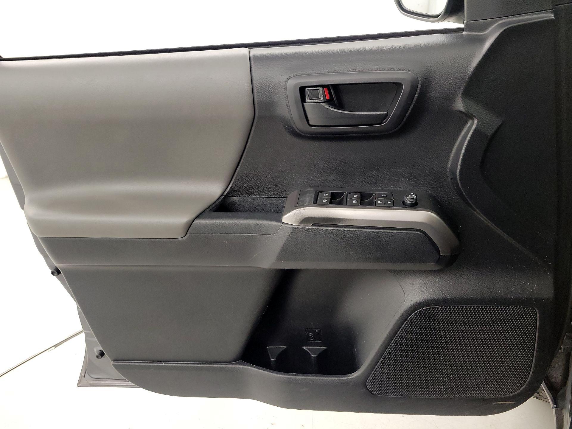 Thumbnail: 2019 Toyota Tacoma - 12