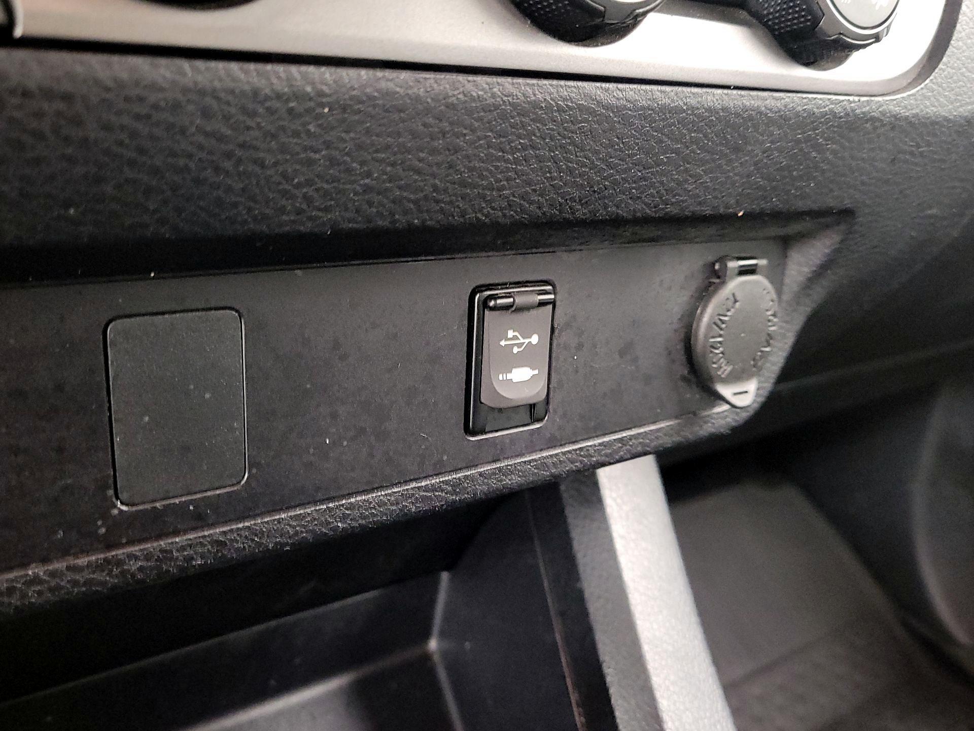 Thumbnail: 2019 Toyota Tacoma - 18