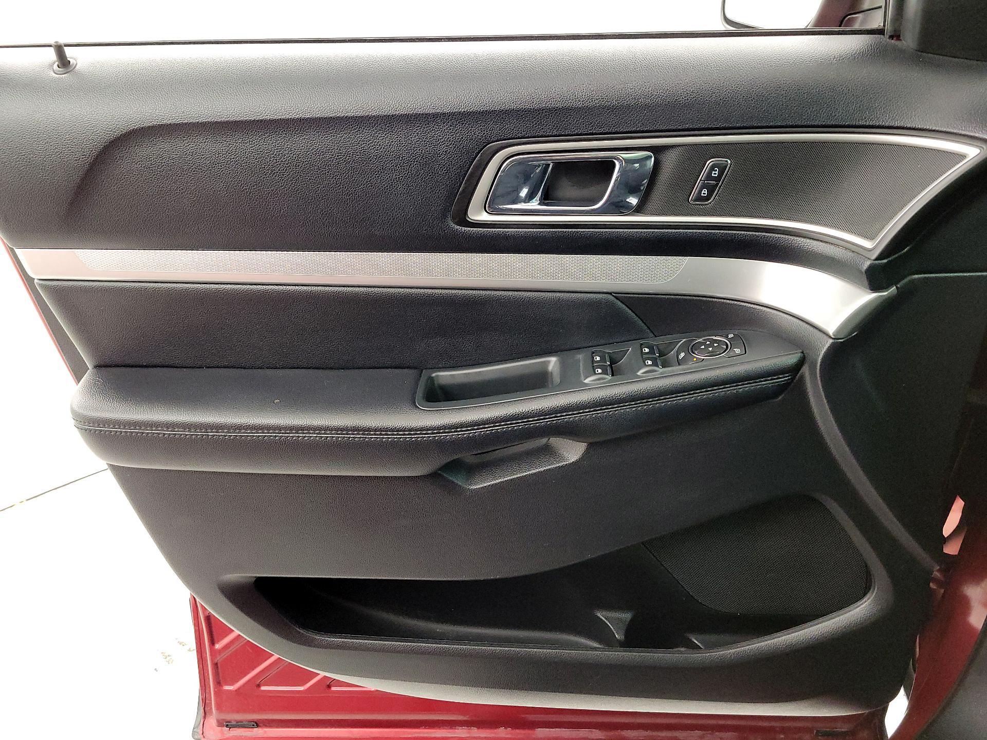 Thumbnail: 2016 Ford Explorer - 12