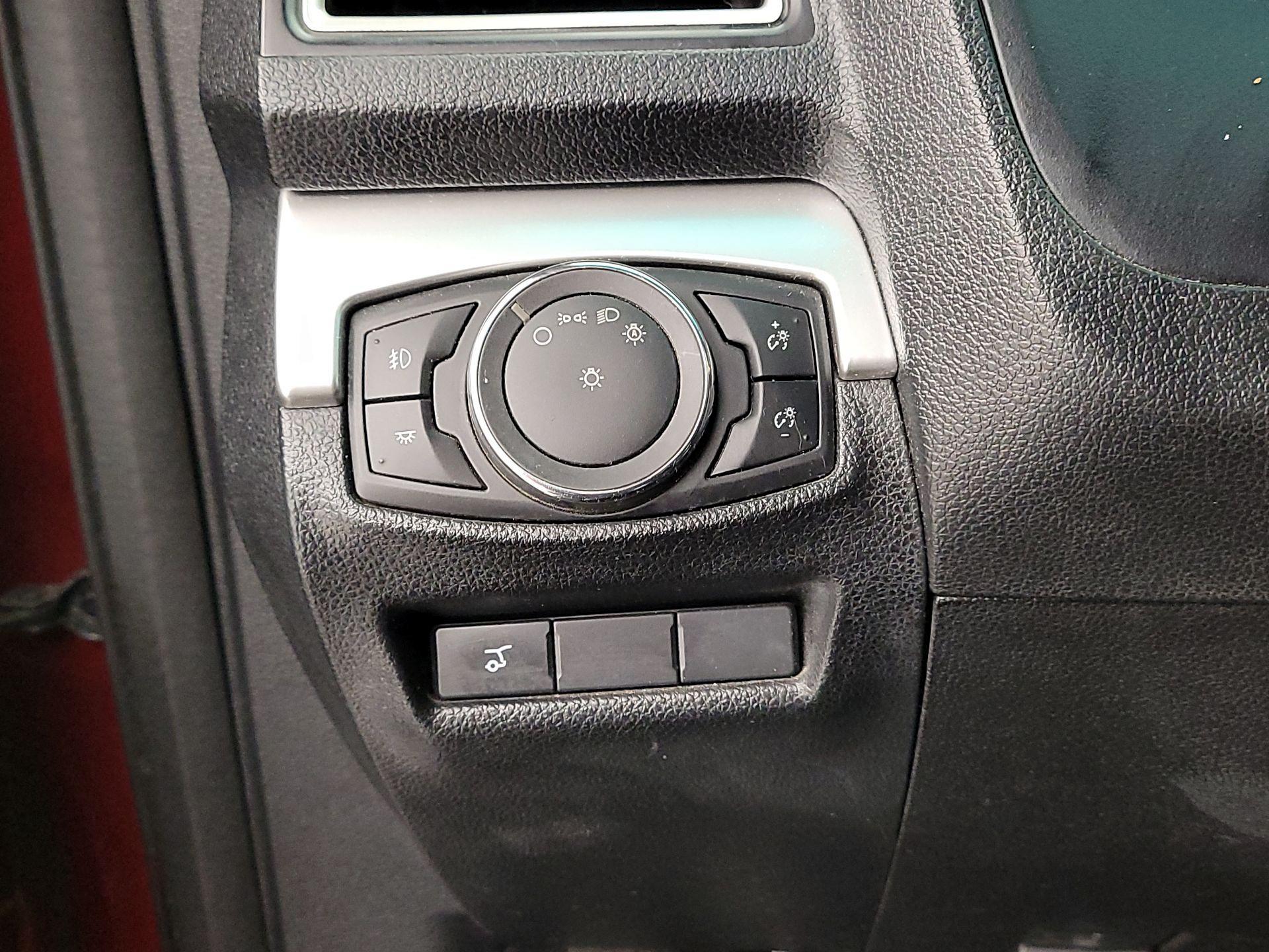 Thumbnail: 2016 Ford Explorer - 13