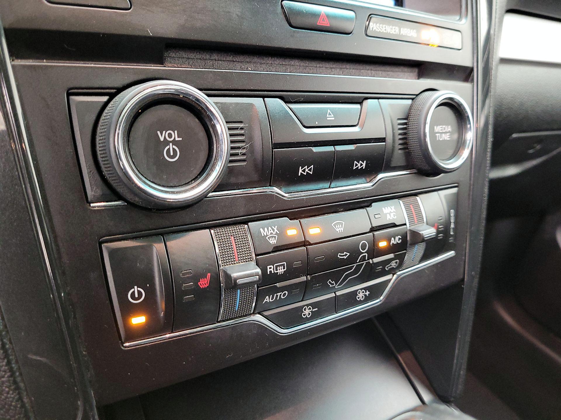 Thumbnail: 2016 Ford Explorer - 16