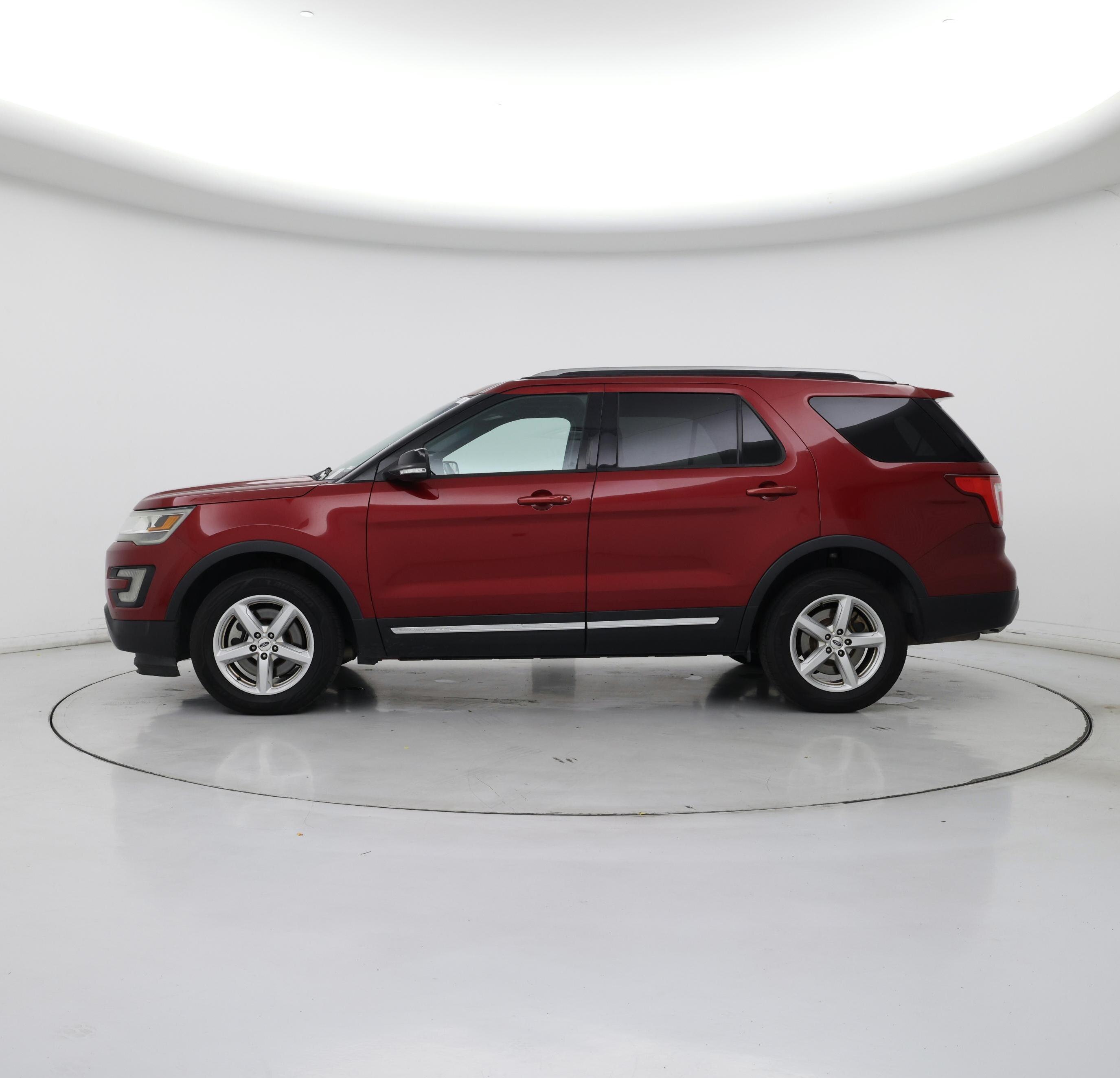 Thumbnail: 2016 Ford Explorer - 3