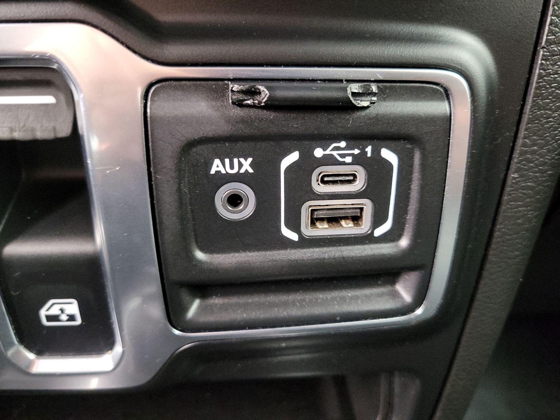 Thumbnail: 2021 Jeep Wrangler - 18