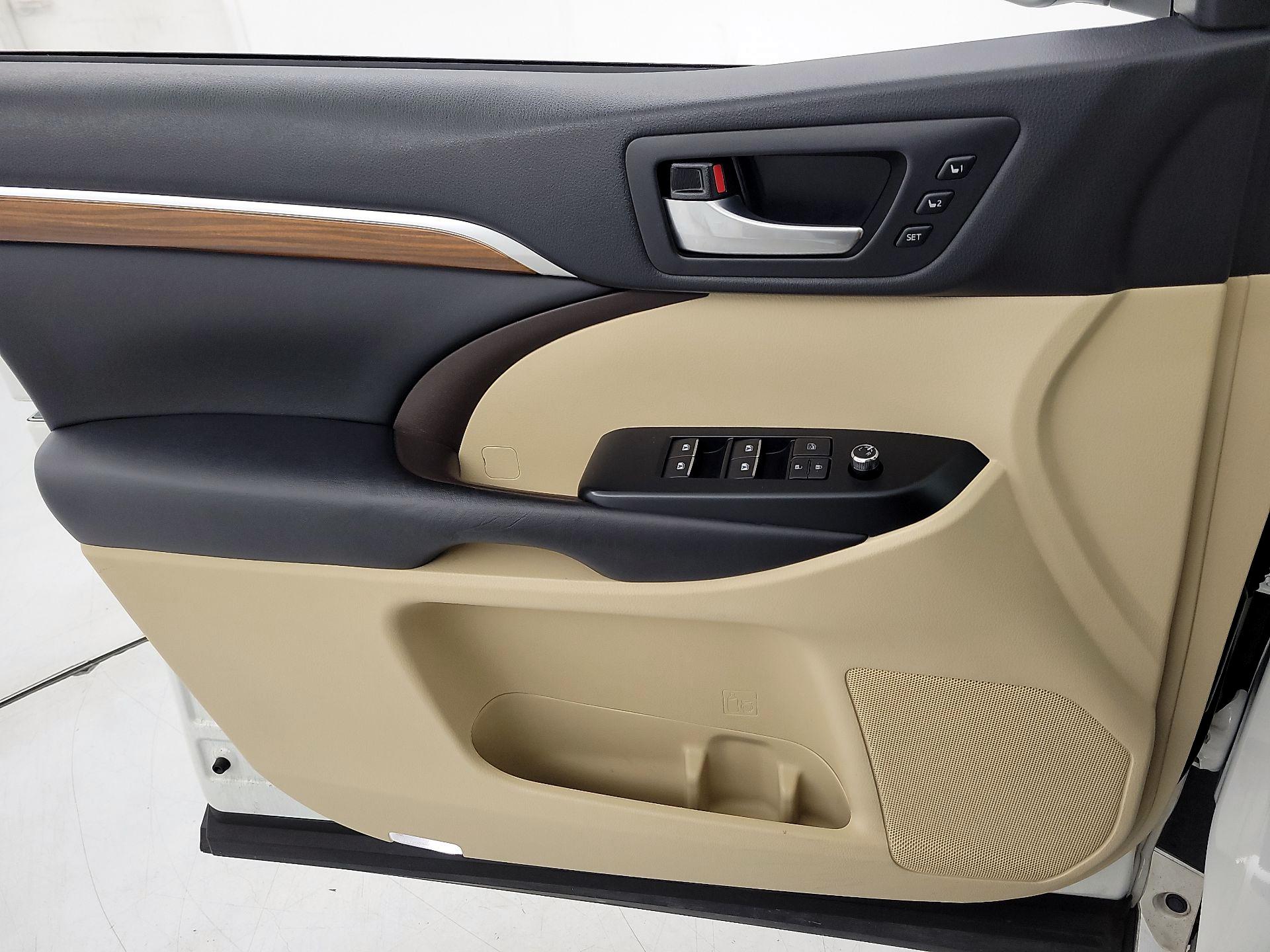 Thumbnail: 2018 Toyota Highlander - 12