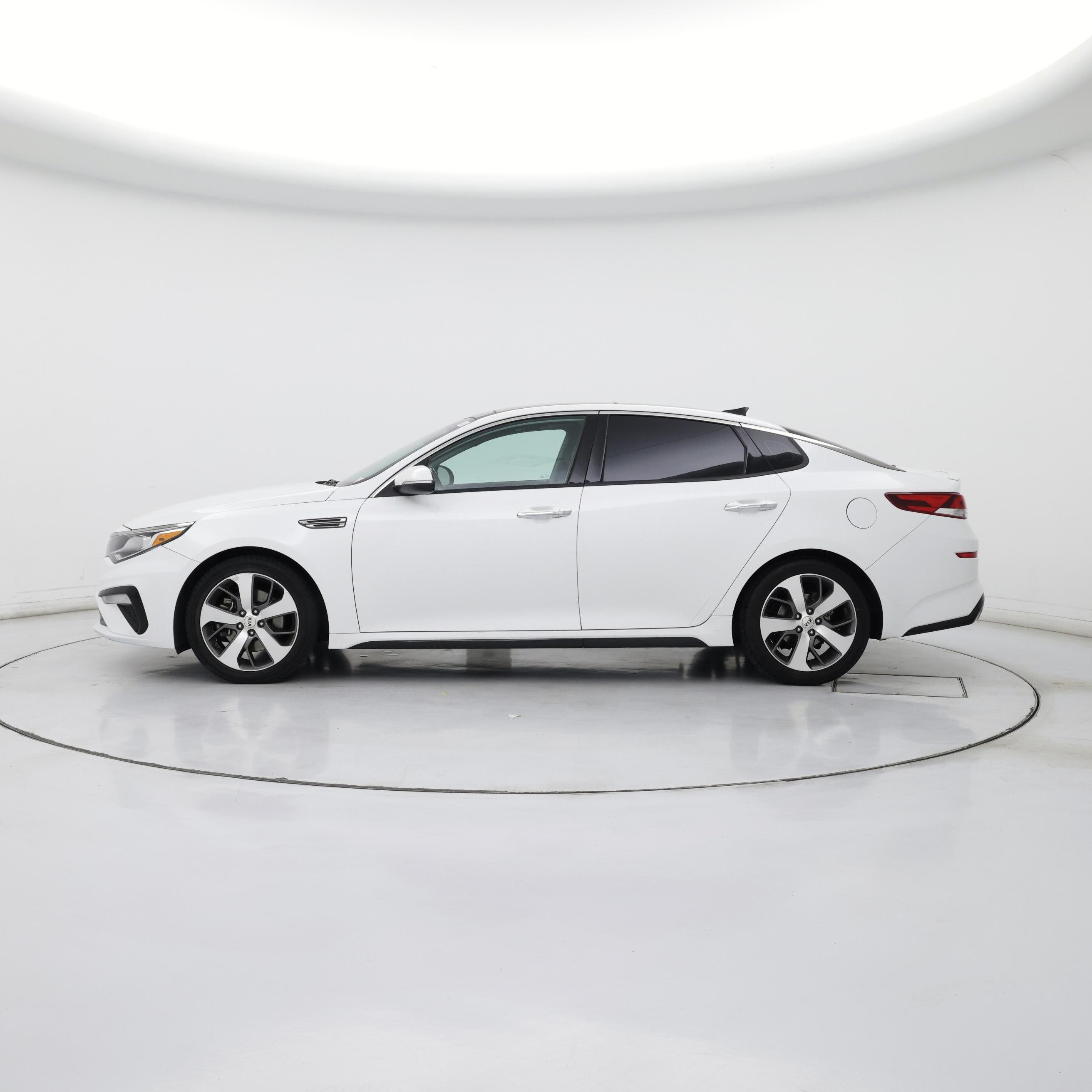 Thumbnail: 2019 Kia Optima - 3