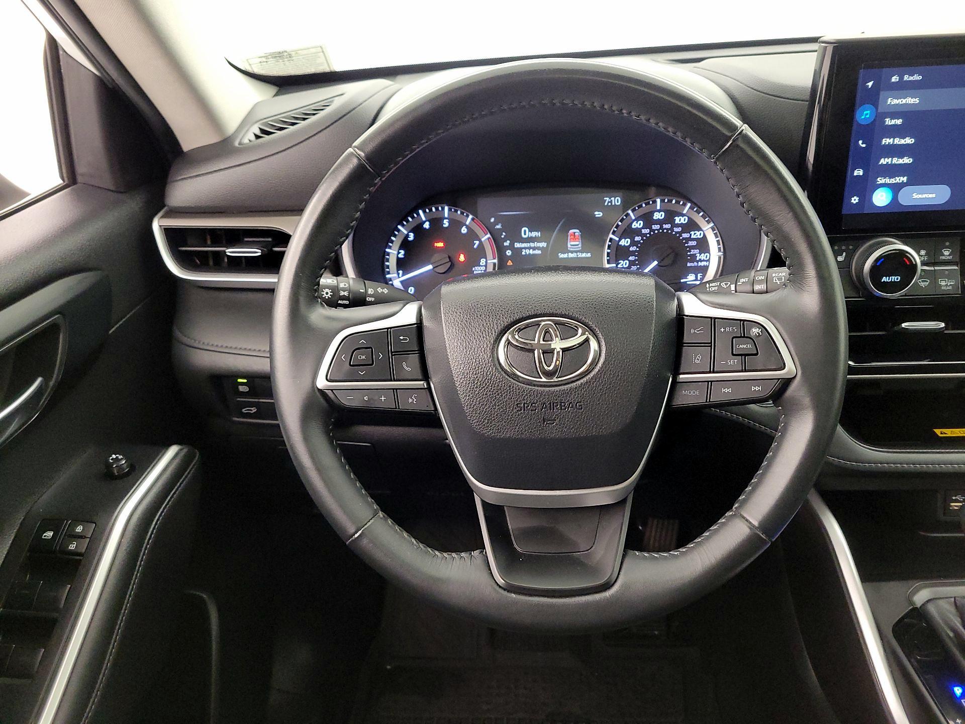 Thumbnail: 2023 Toyota Highlander - 10