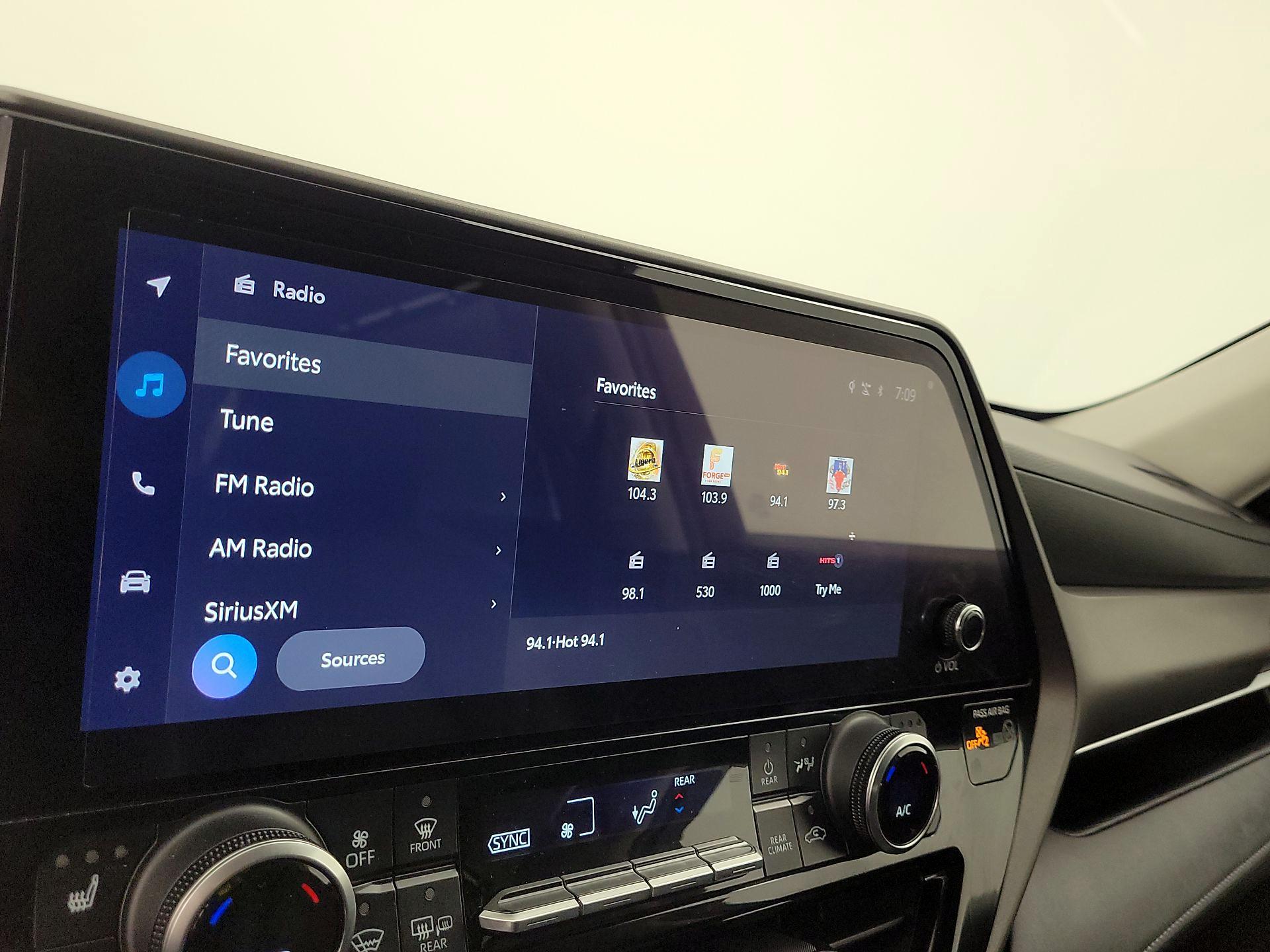 Thumbnail: 2023 Toyota Highlander - 15