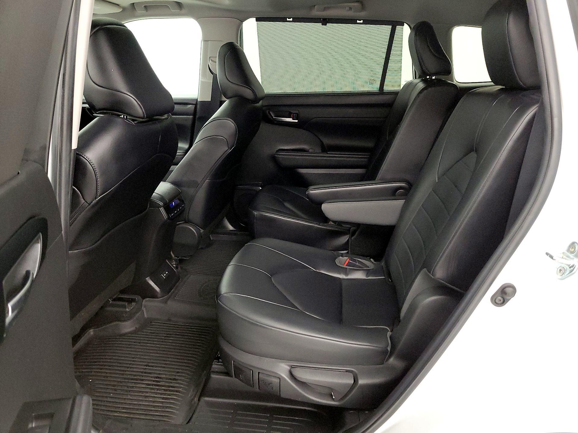 Thumbnail: 2023 Toyota Highlander - 20