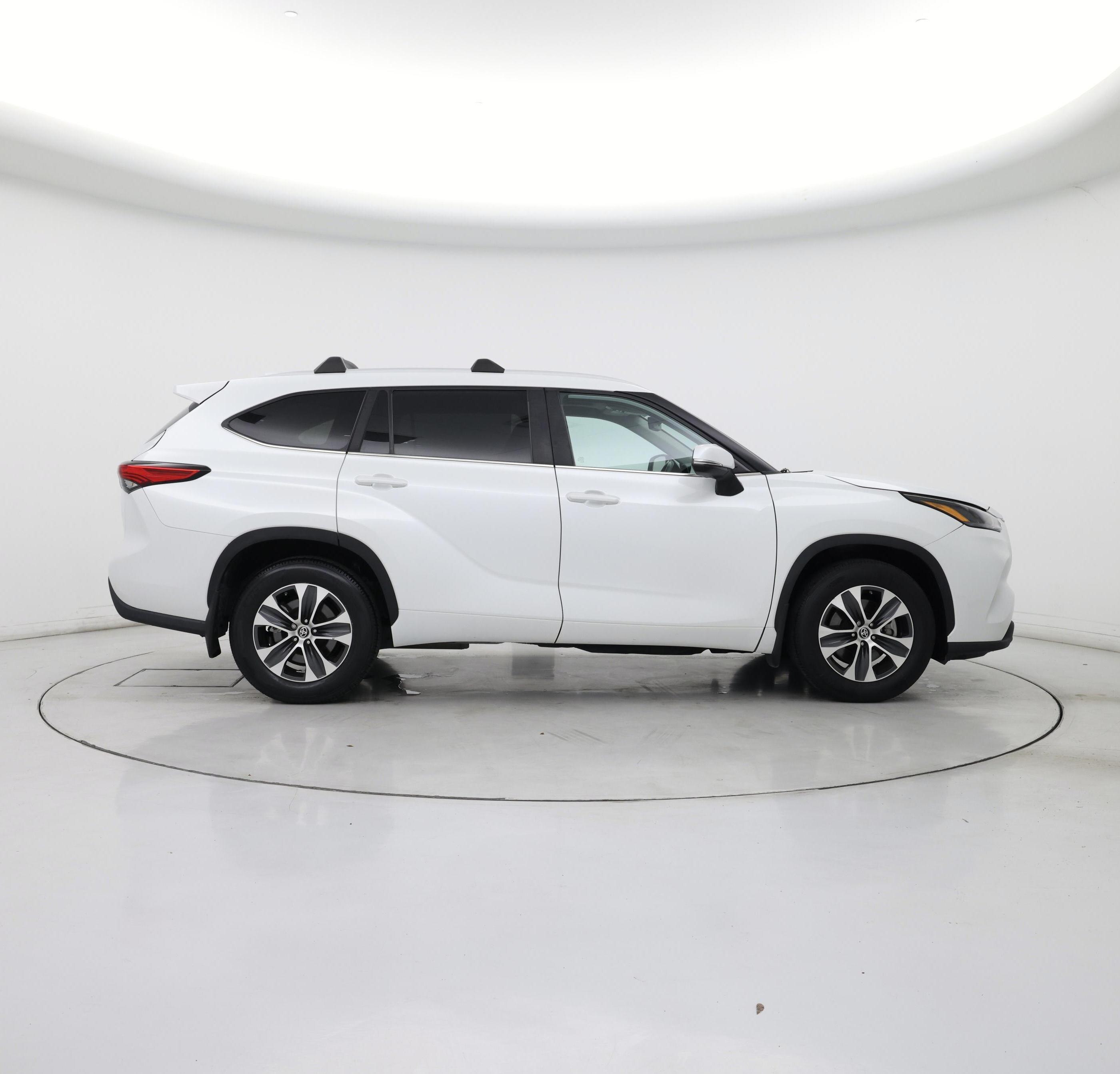 Thumbnail: 2023 Toyota Highlander - 7