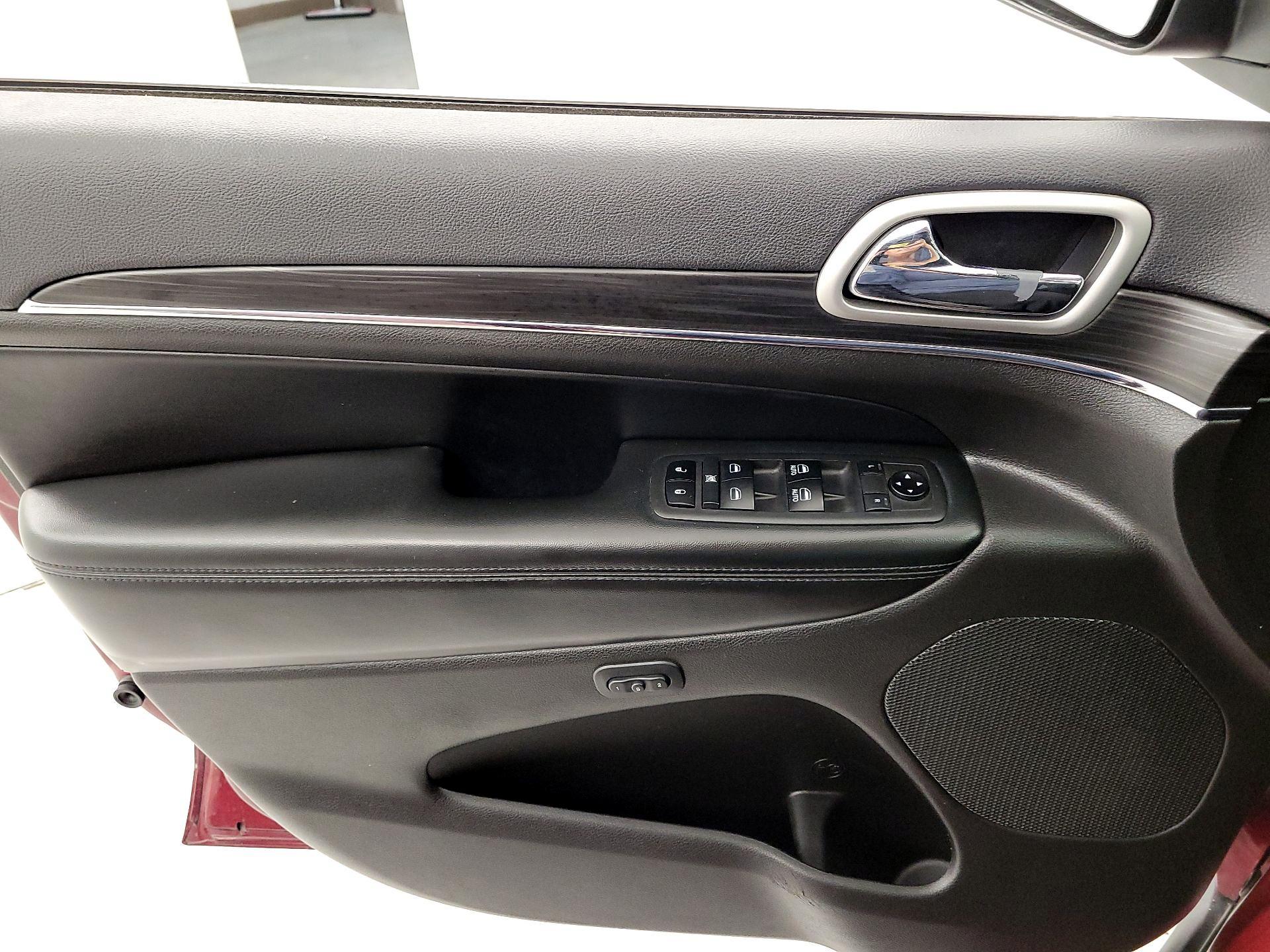 Thumbnail: 2019 Jeep Grand Cherokee - 12