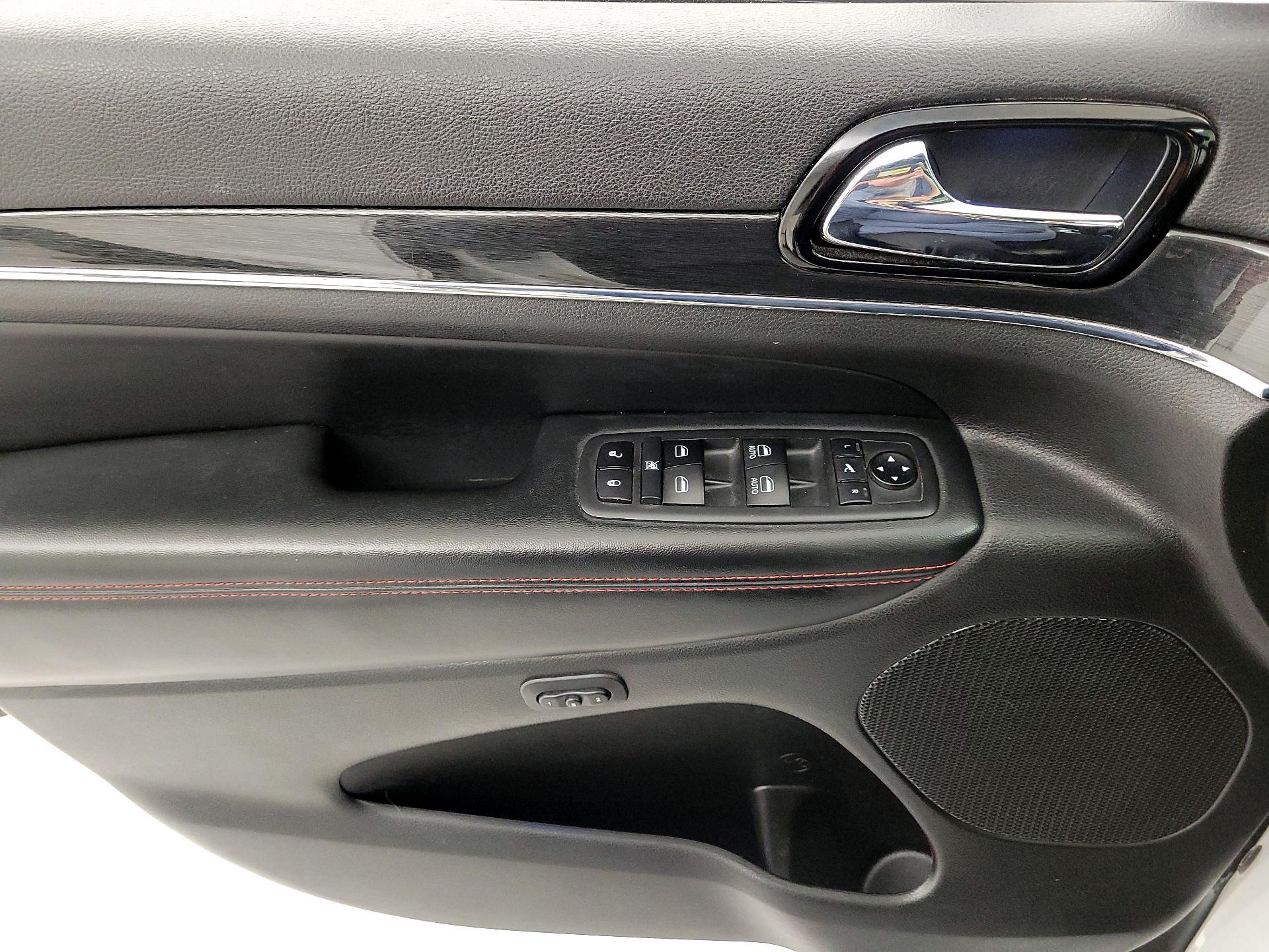 Thumbnail: 2020 Jeep Grand Cherokee - 12