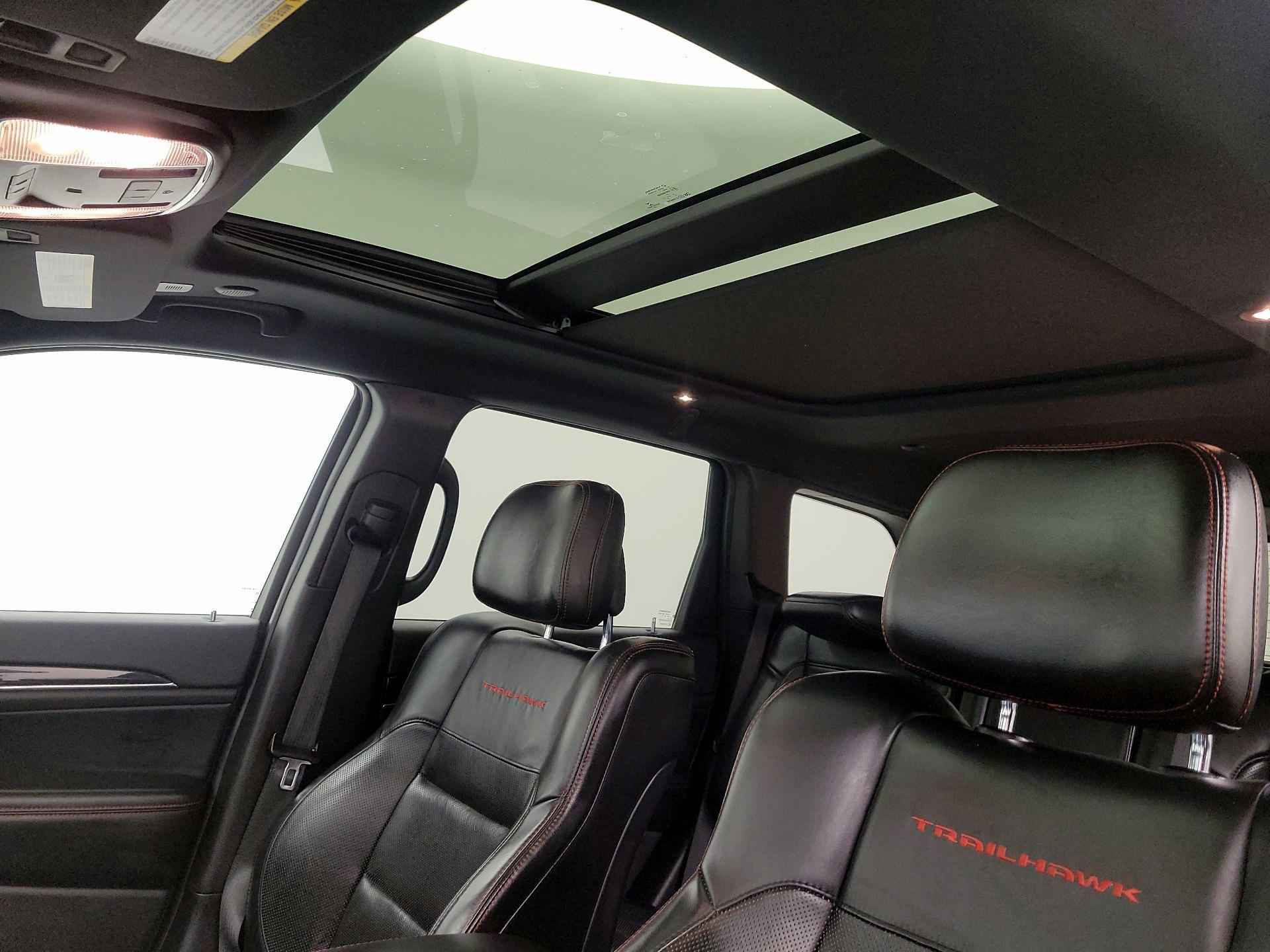 Thumbnail: 2020 Jeep Grand Cherokee - 20