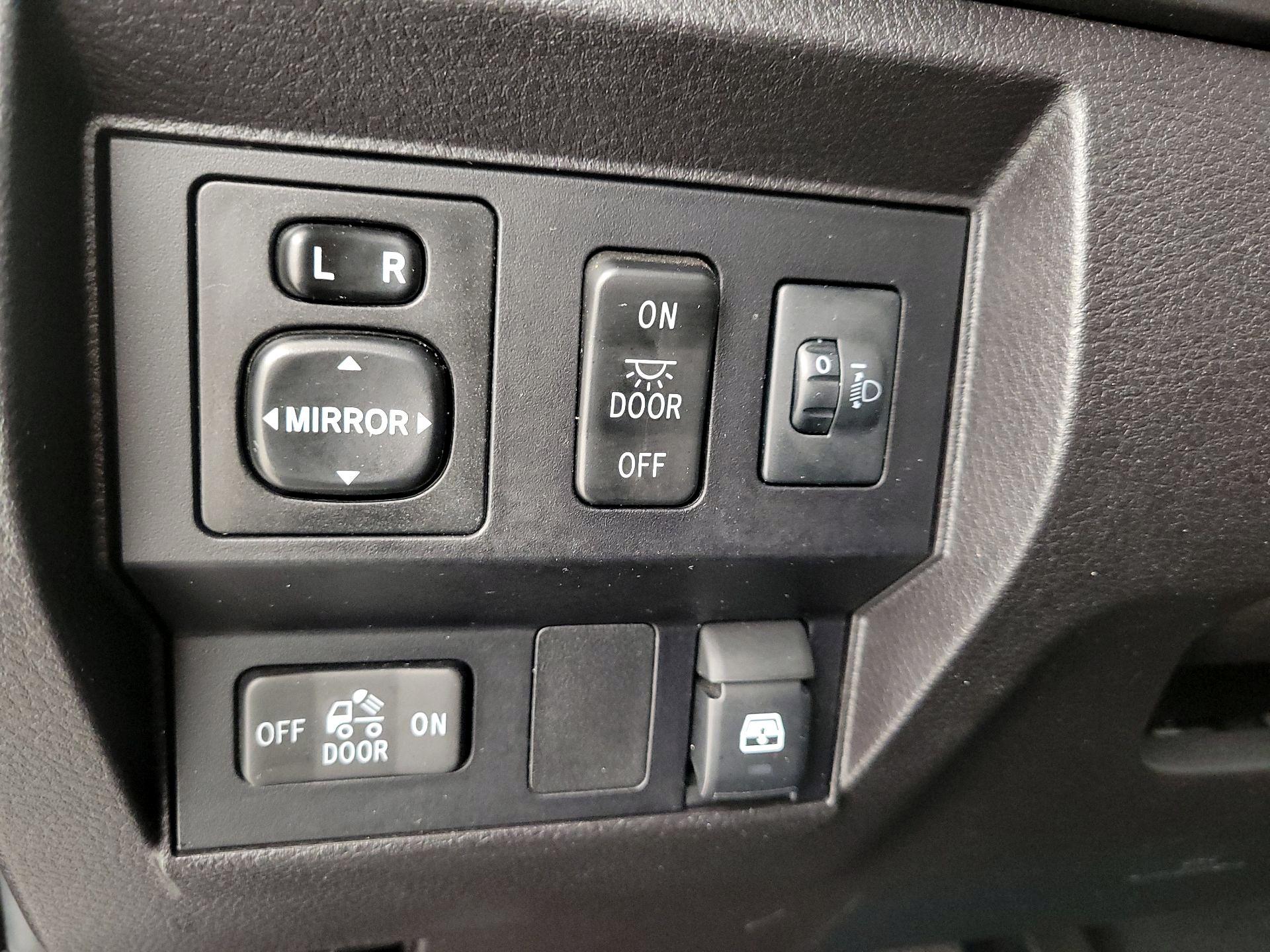 Thumbnail: 2016 Toyota Tundra - 13