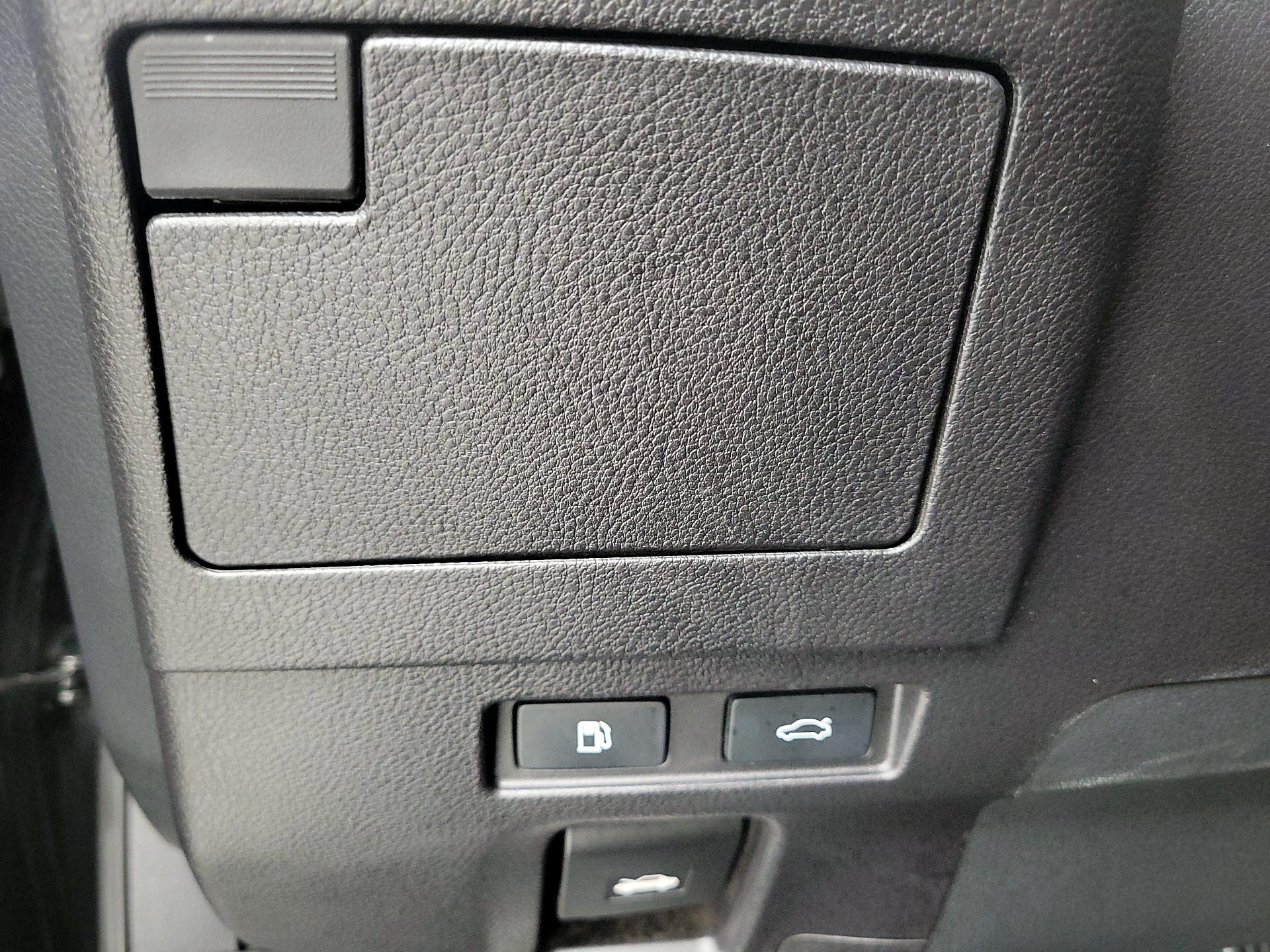 Thumbnail: 2022 Lexus ES - 13