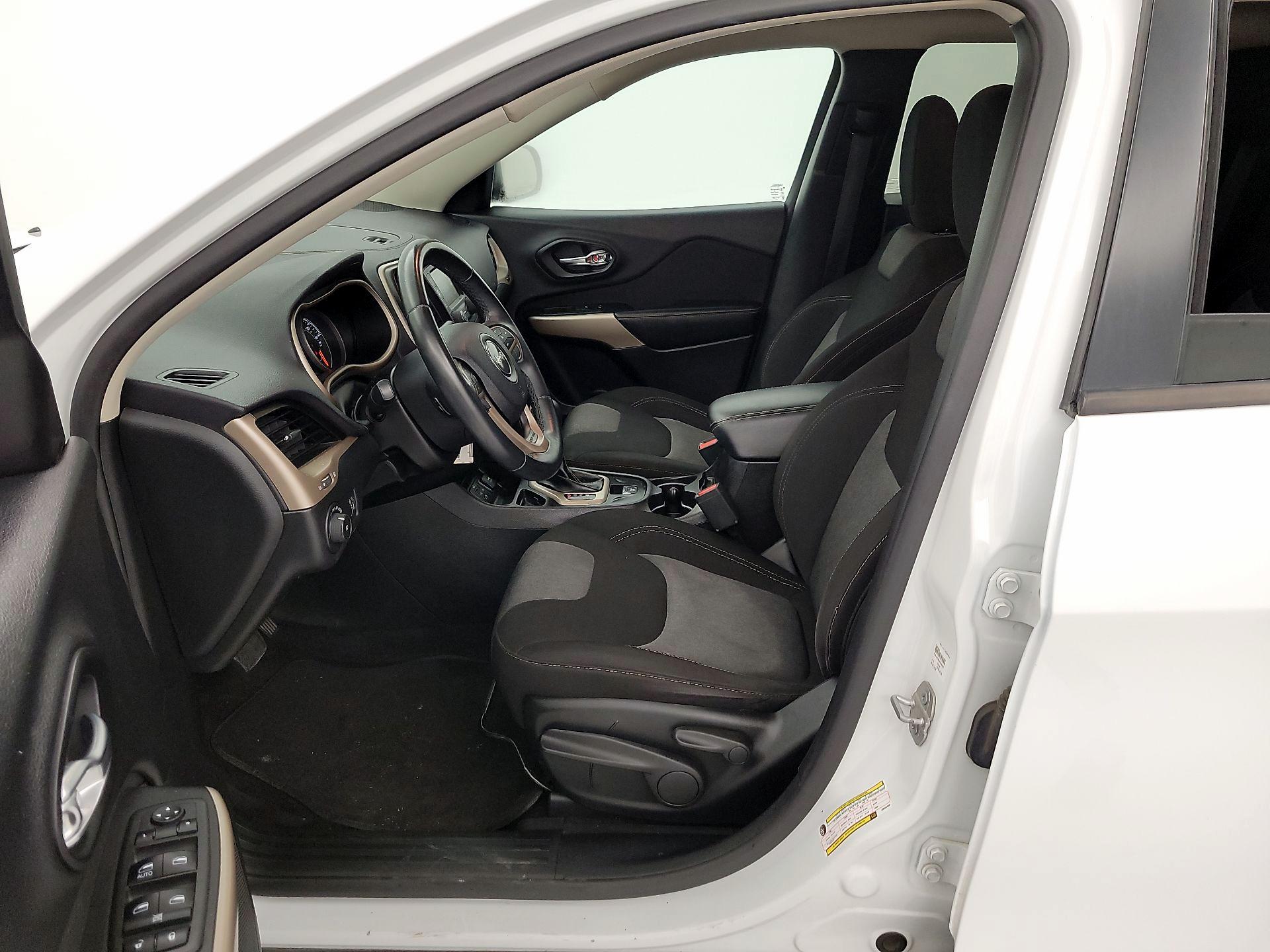 Thumbnail: 2018 Jeep Cherokee - 11