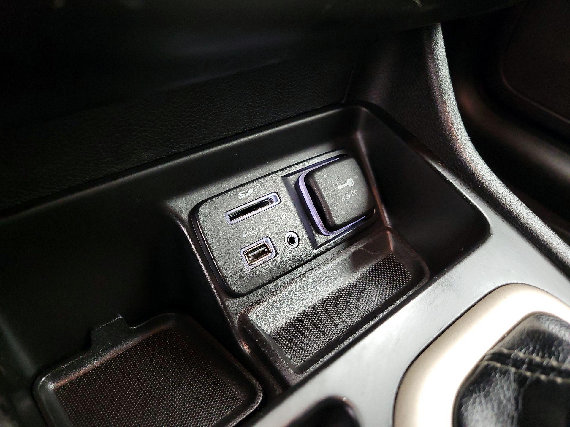 Thumbnail: 2018 Jeep Cherokee - 18