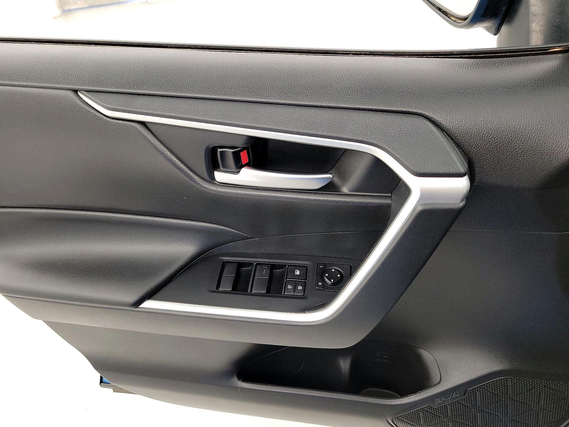 Thumbnail: 2021 Toyota RAV4 - 12