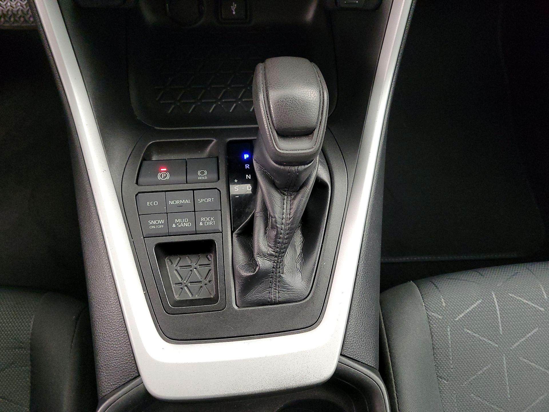 Thumbnail: 2021 Toyota RAV4 - 17