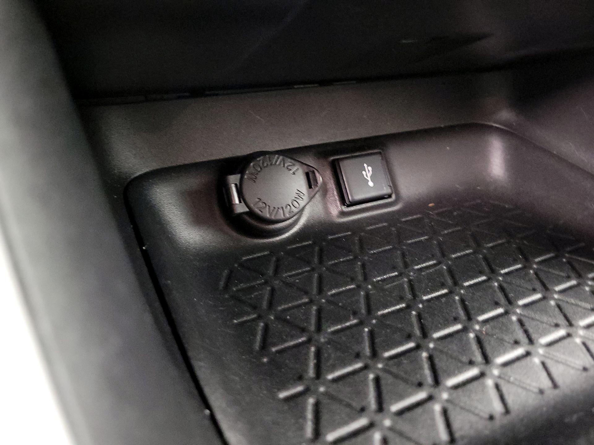 Thumbnail: 2021 Toyota RAV4 - 18