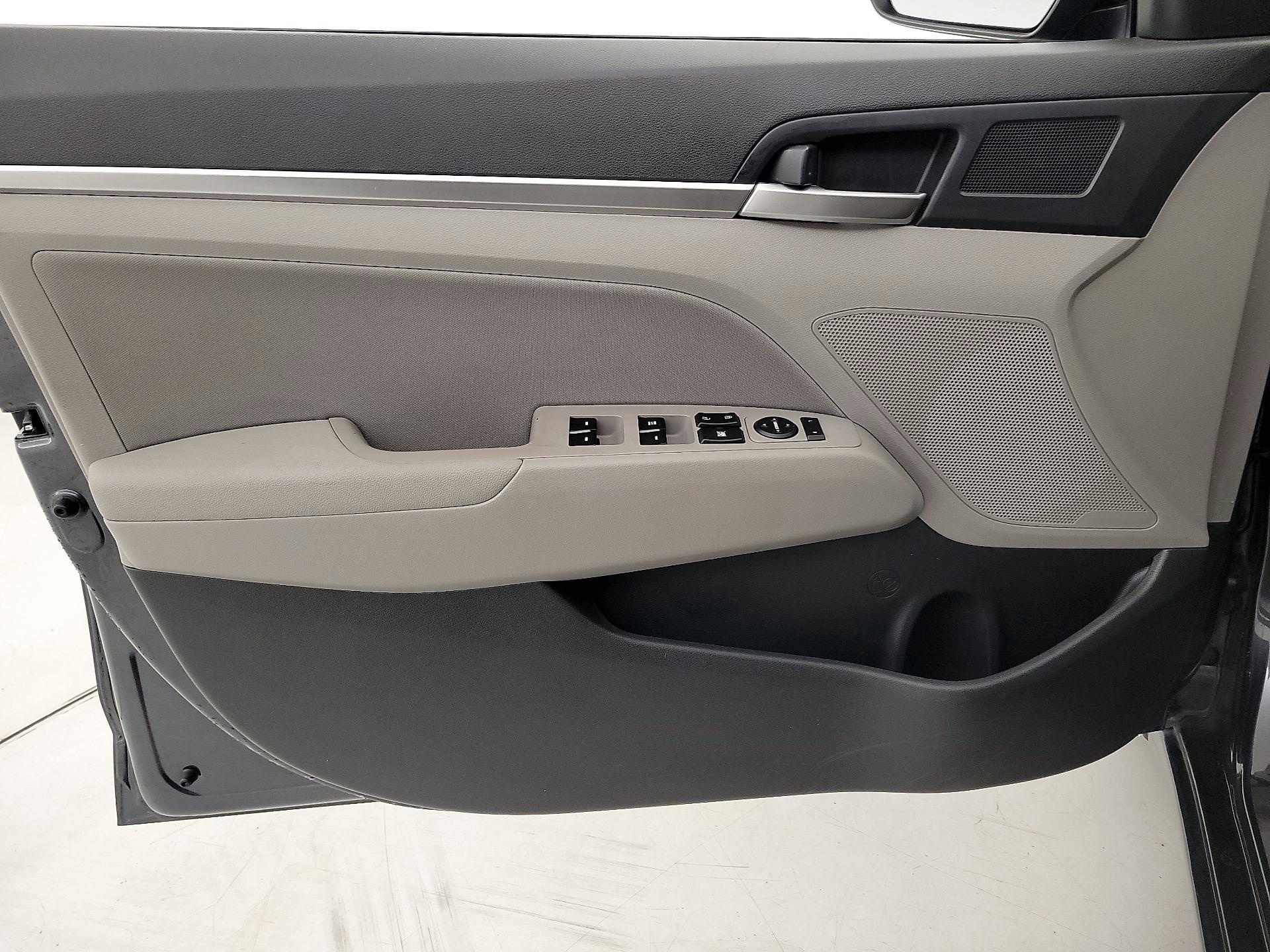 Thumbnail: 2020 Hyundai Elantra - 12