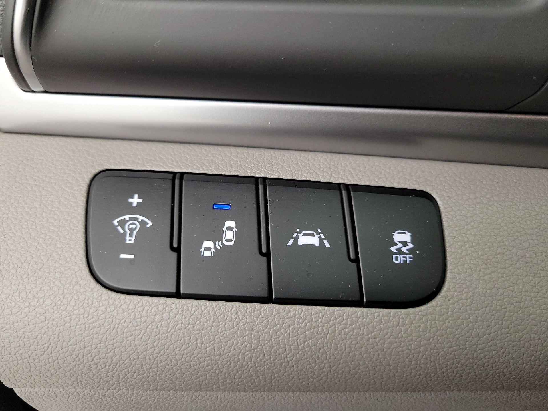 Thumbnail: 2020 Hyundai Elantra - 13