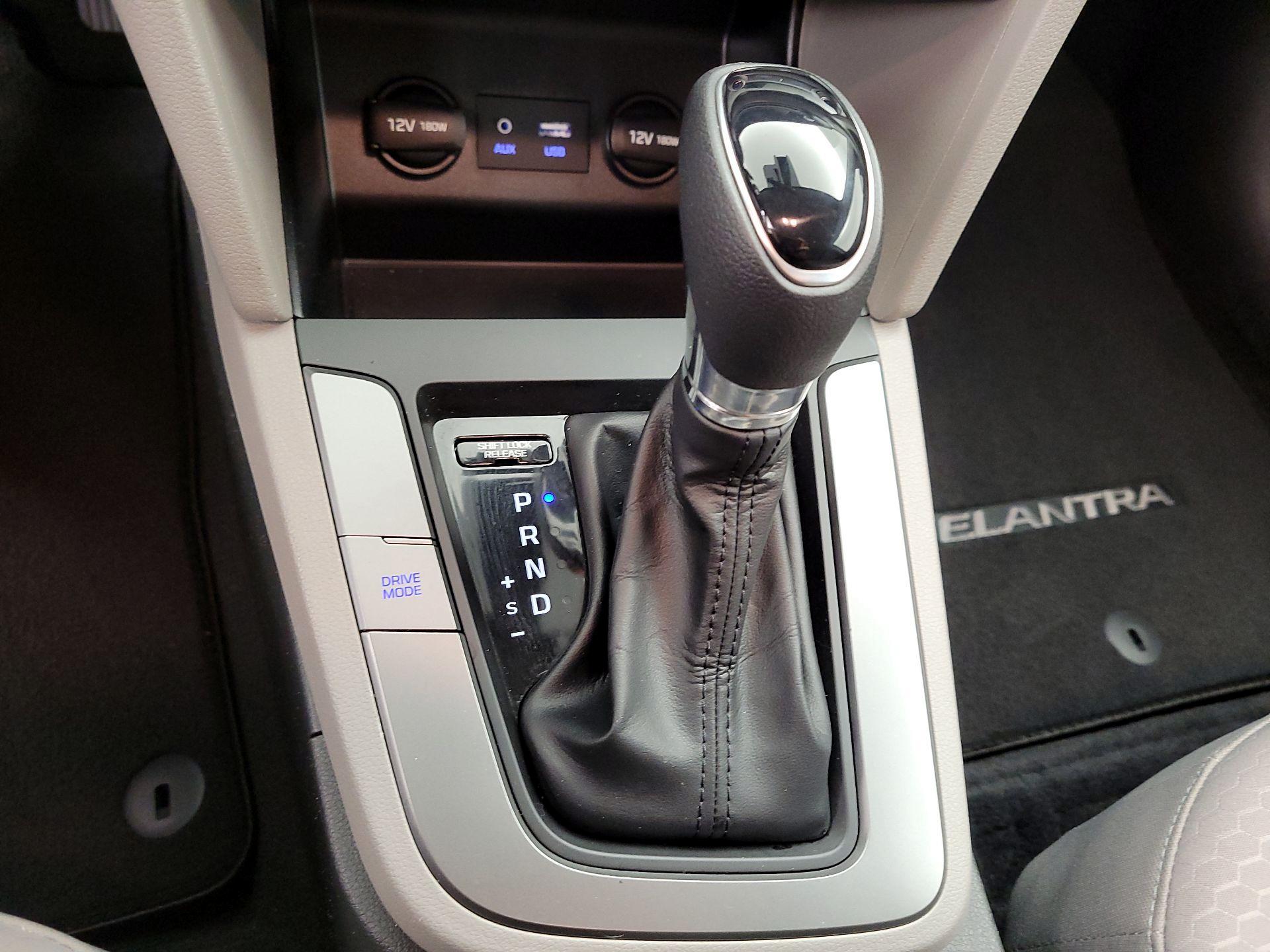 Thumbnail: 2020 Hyundai Elantra - 17