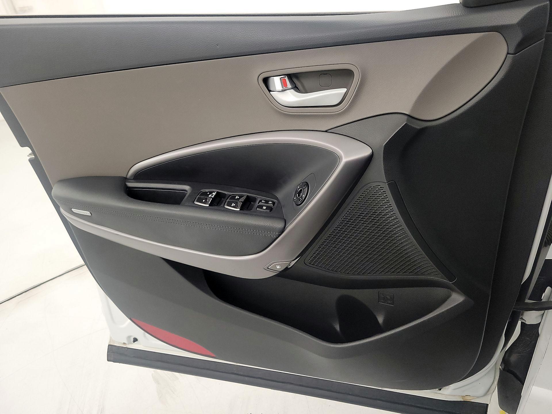 Thumbnail: 2017 Hyundai Santa Fe - 12