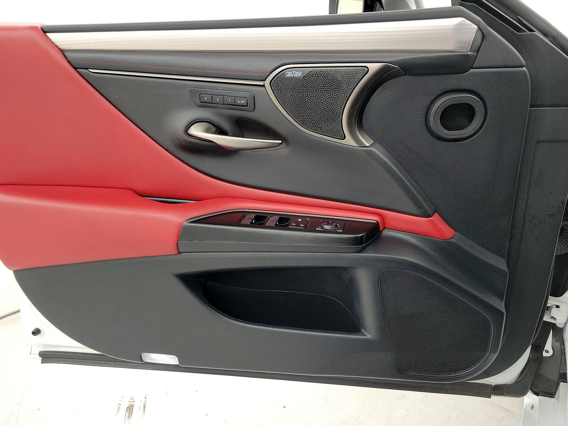 Thumbnail: 2019 Lexus ES - 12