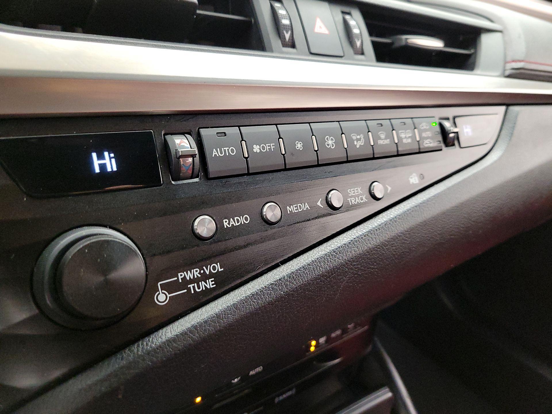 Thumbnail: 2019 Lexus ES - 16