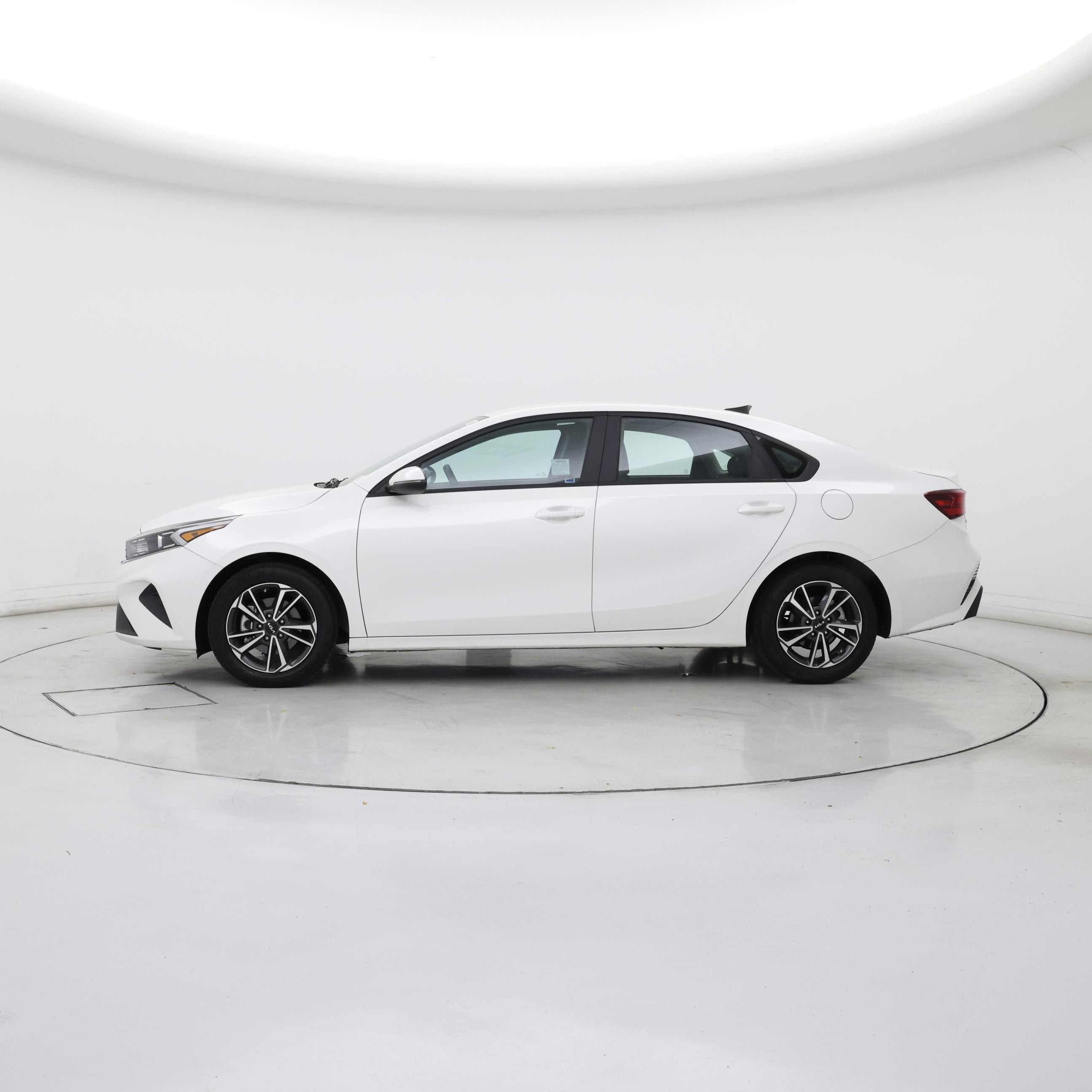 Thumbnail: 2023 Kia Forte - 3