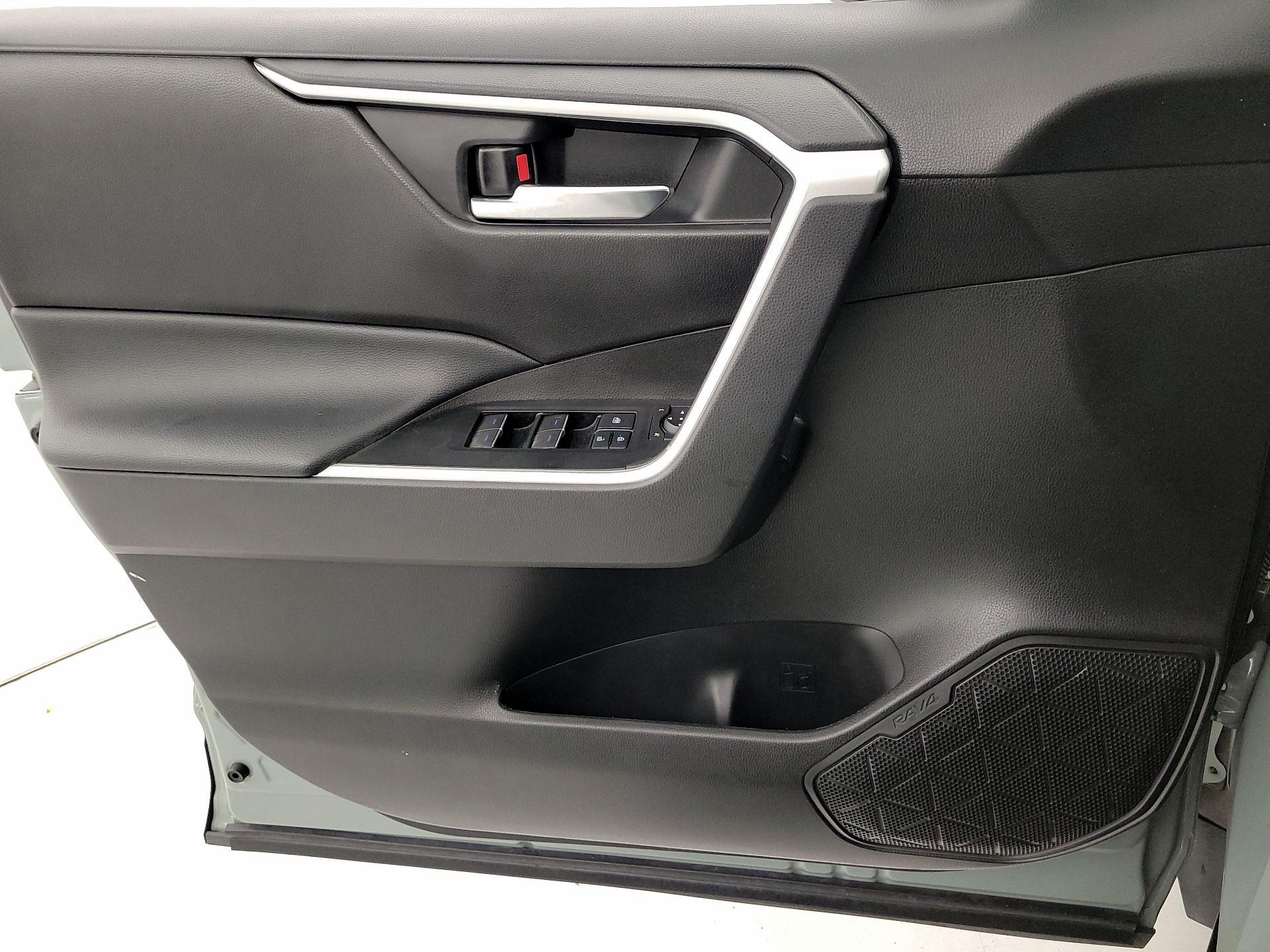 Thumbnail: 2022 Toyota RAV4 - 12