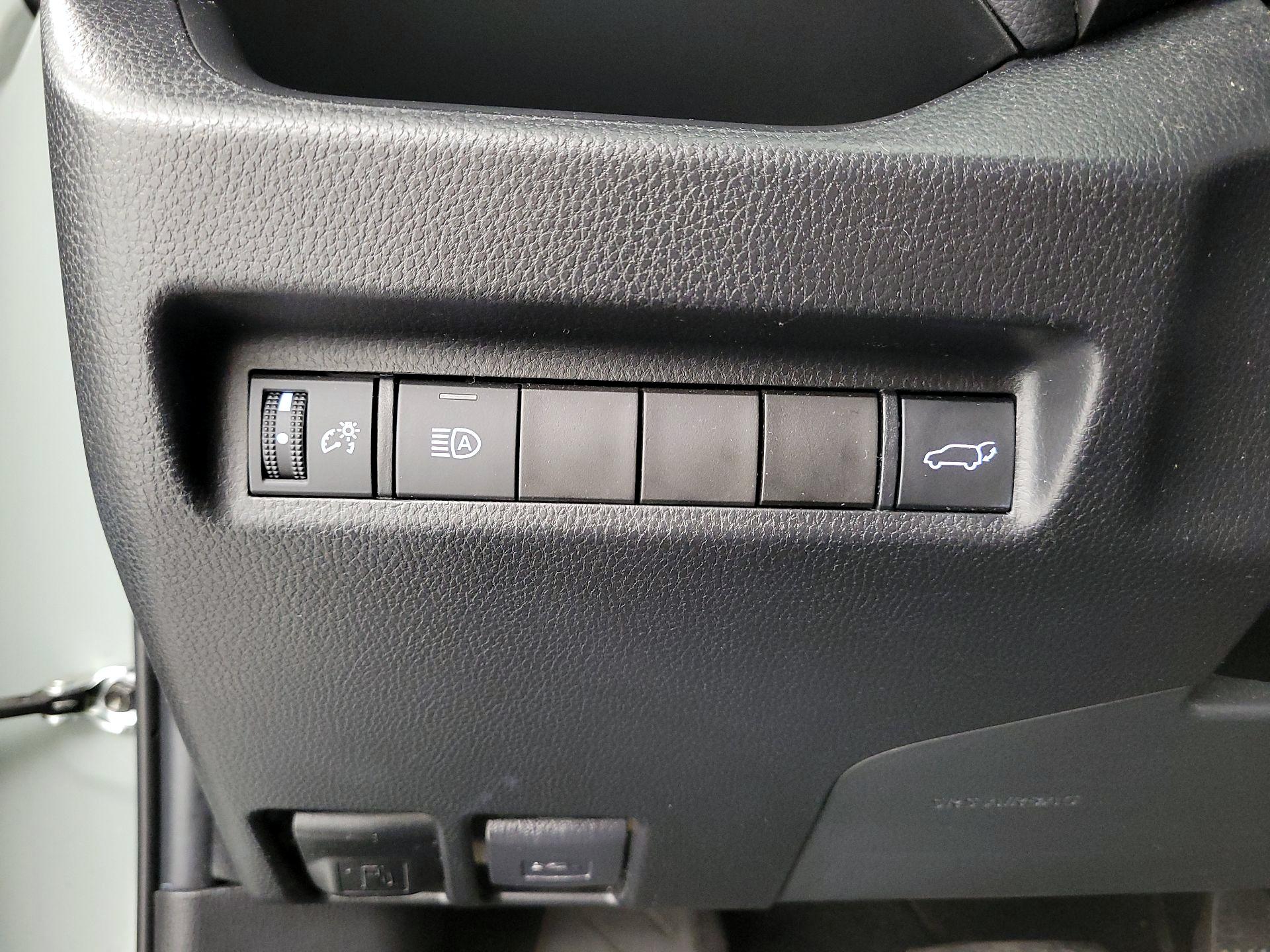 Thumbnail: 2022 Toyota RAV4 - 13